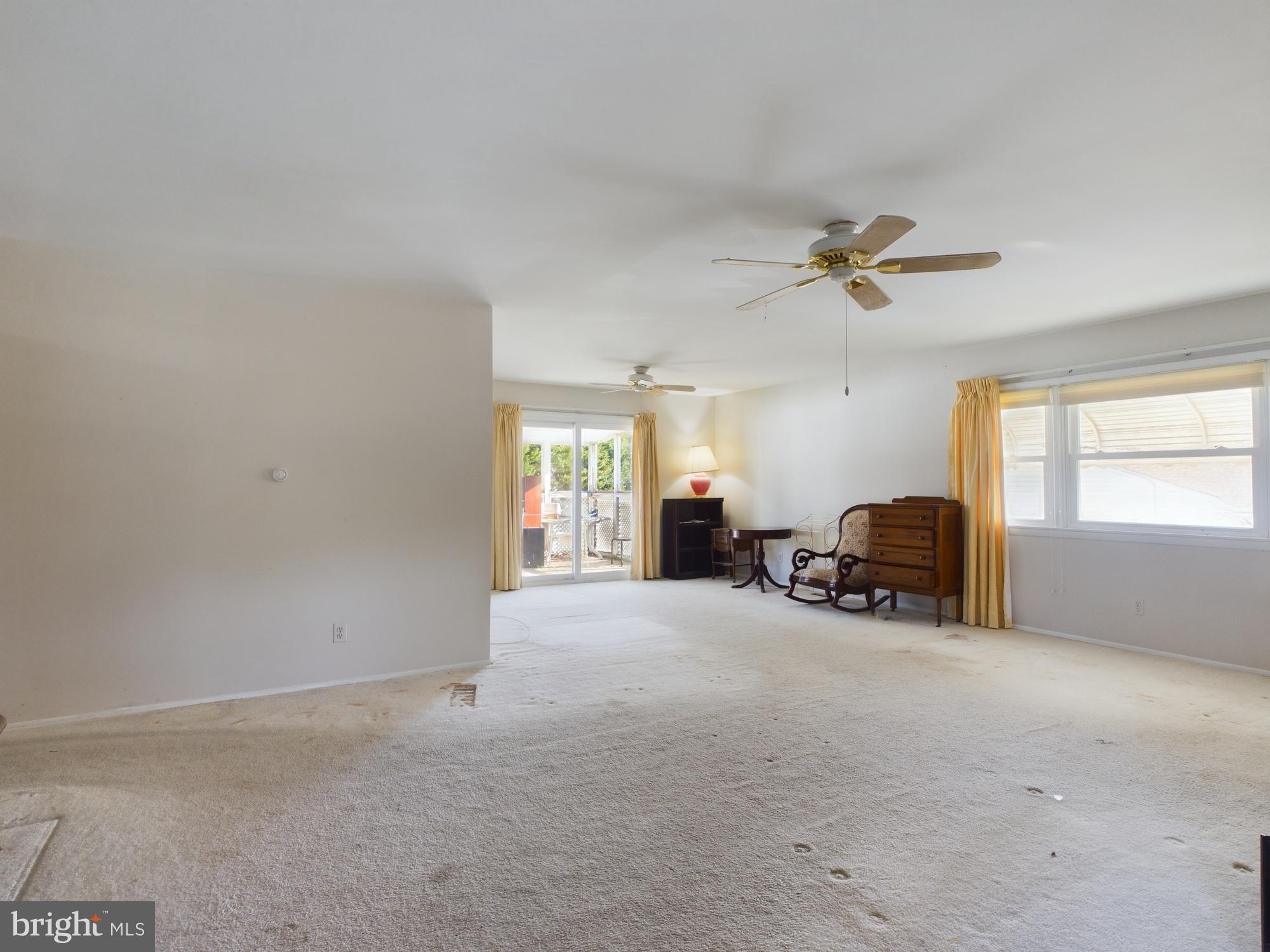 HALLMARK MANOR - Residential