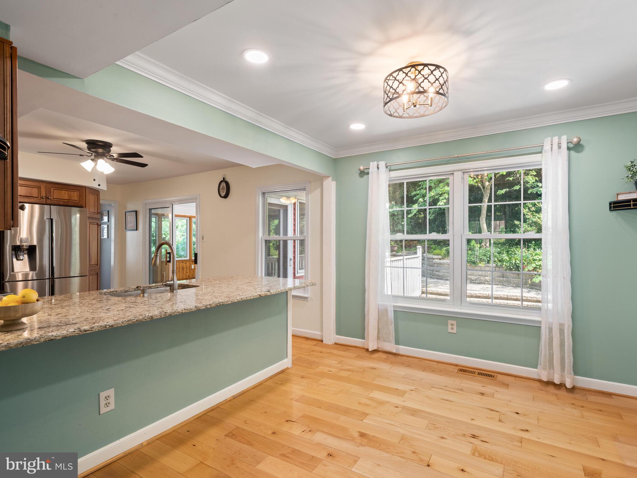 VICTORIA CROSSING - Residential