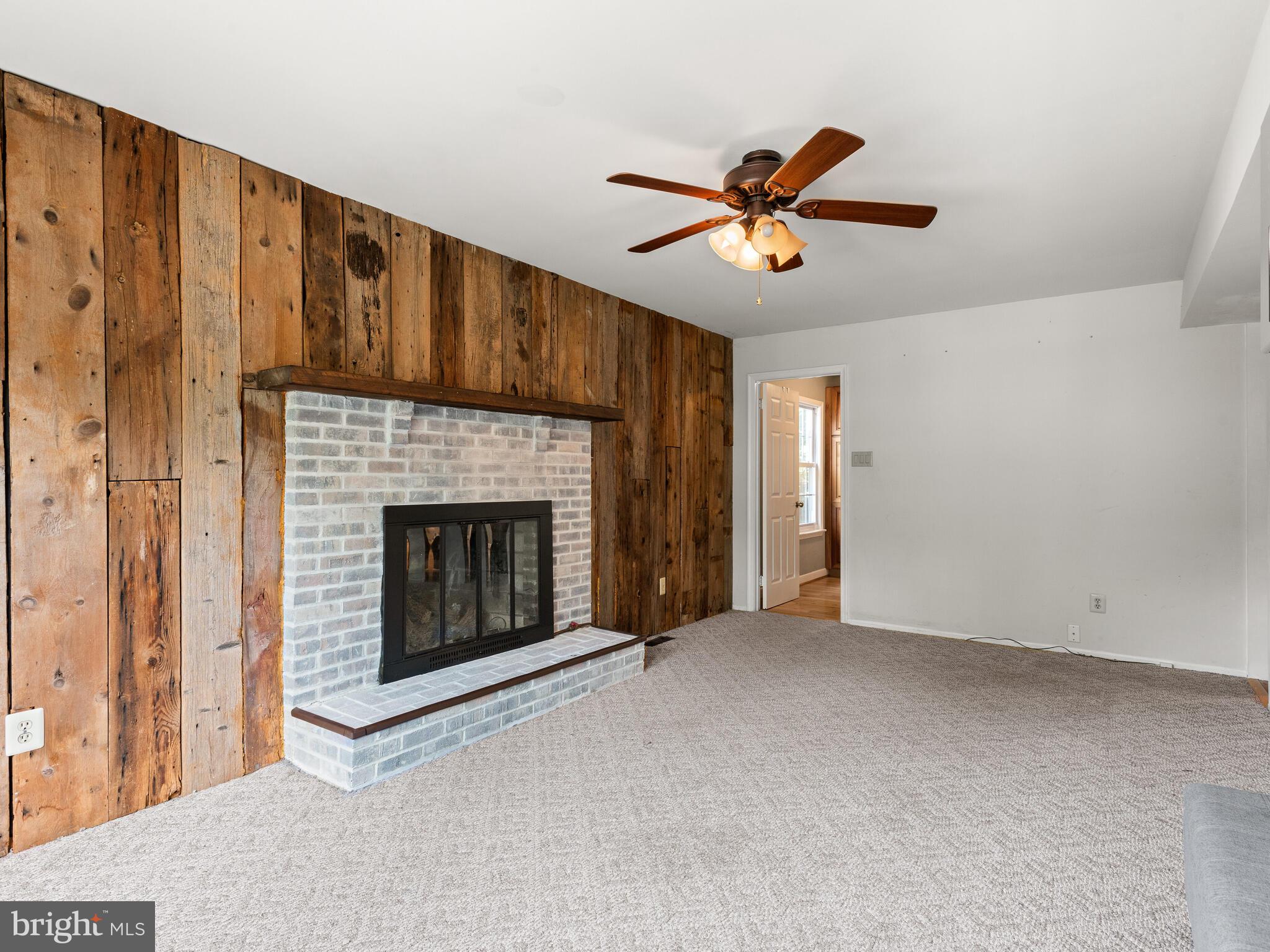 VICTORIA CROSSING - Residential