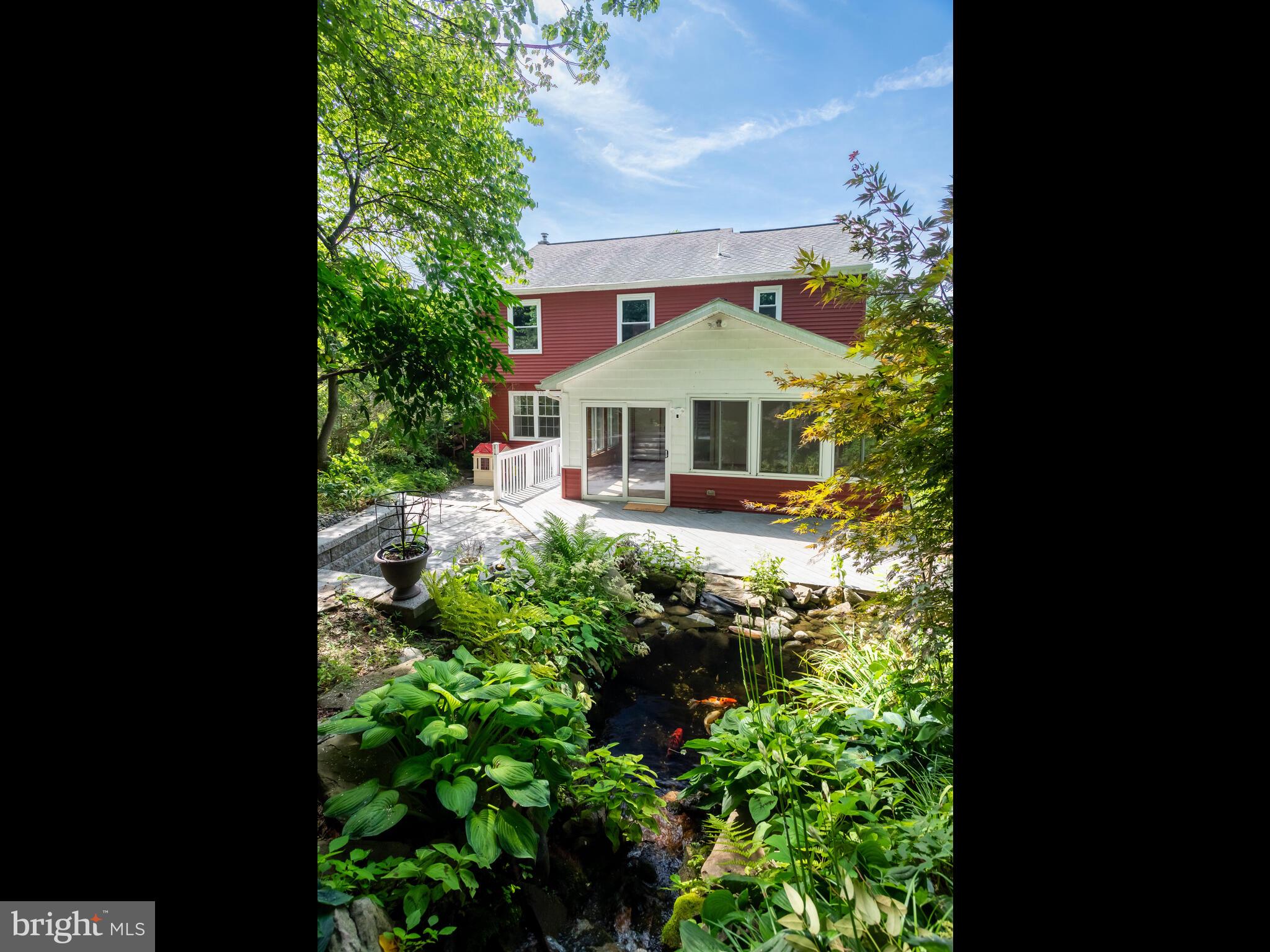 VICTORIA CROSSING - Residential