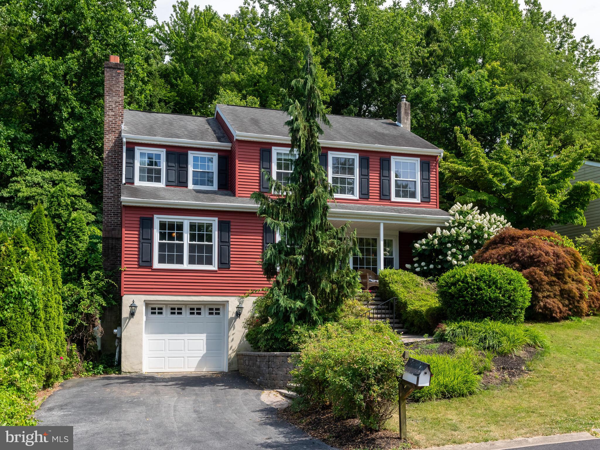 VICTORIA CROSSING - Residential