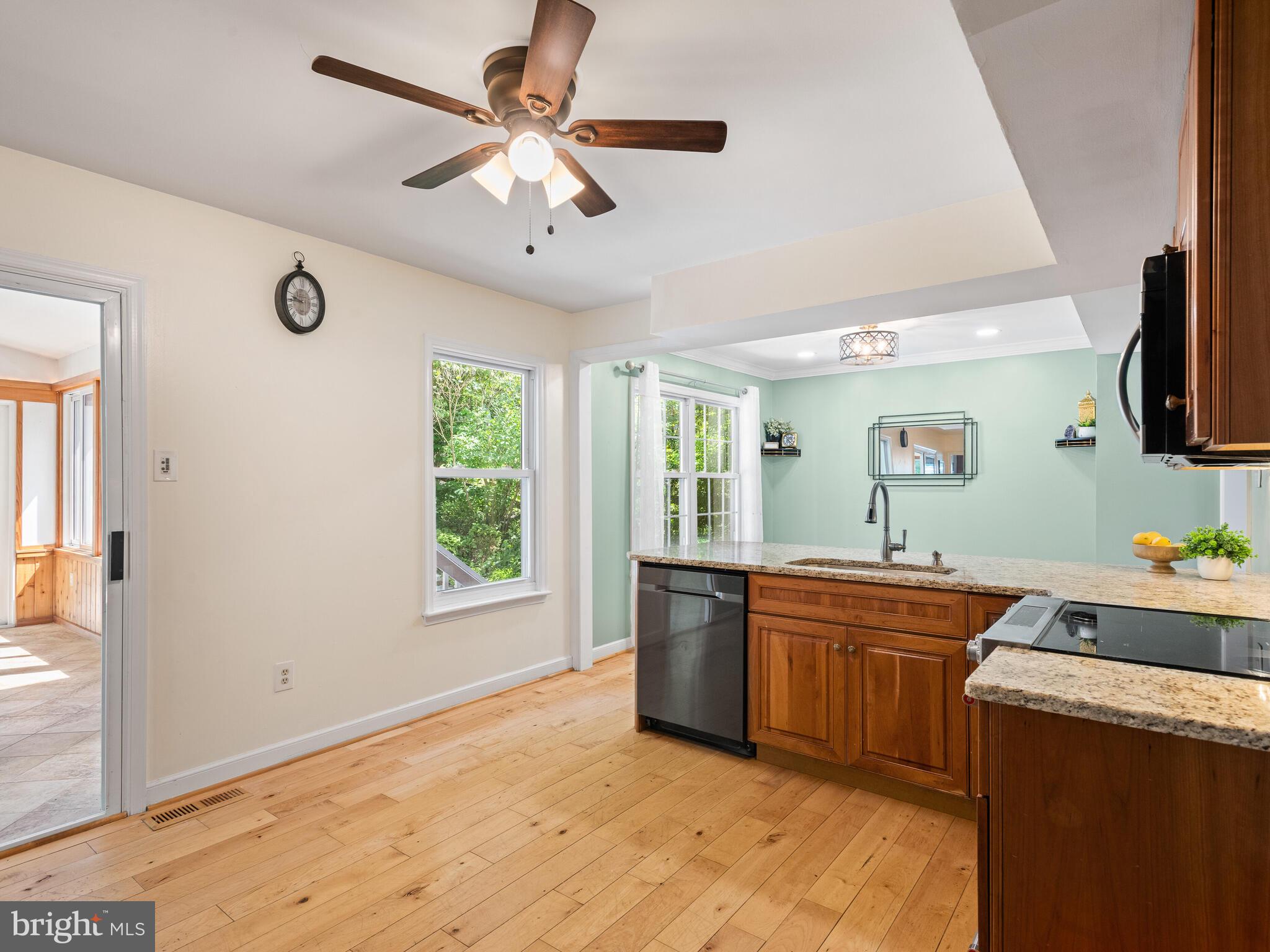 VICTORIA CROSSING - Residential