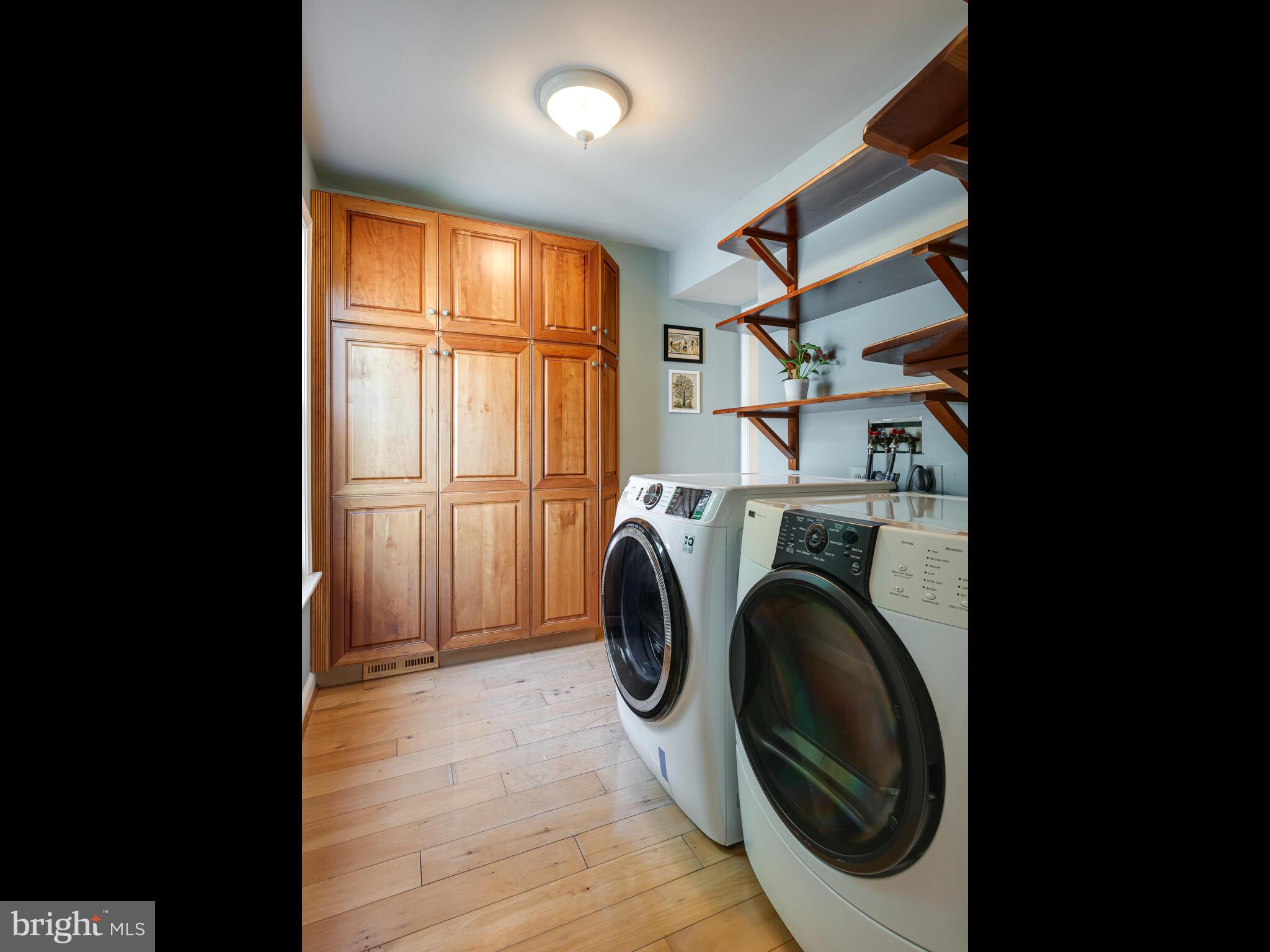 VICTORIA CROSSING - Residential