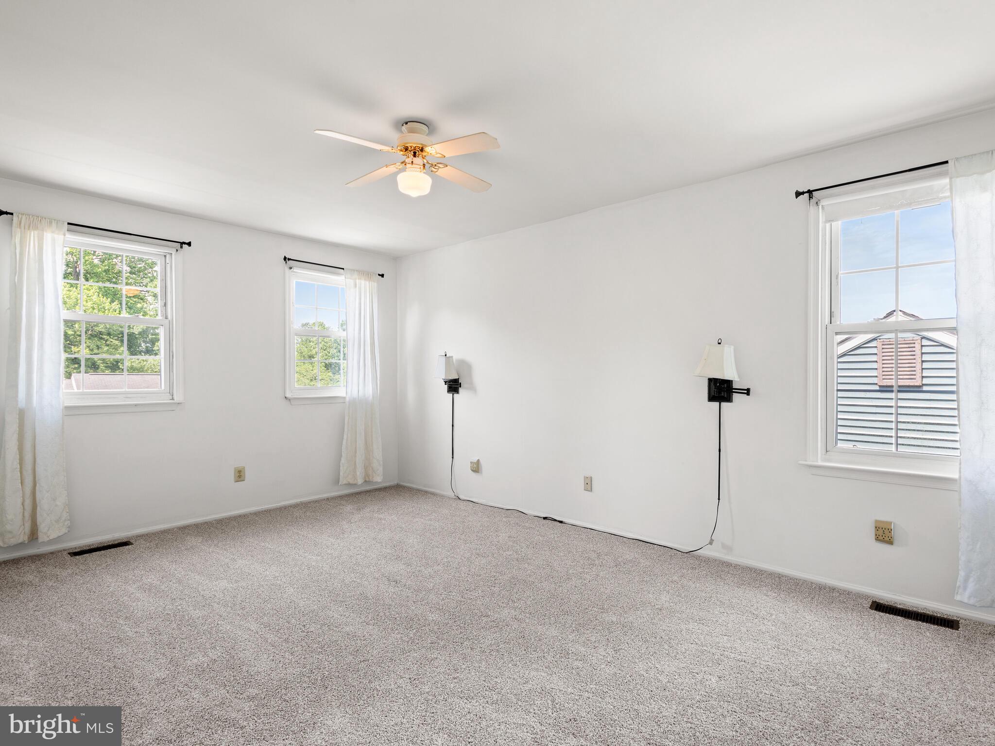 VICTORIA CROSSING - Residential