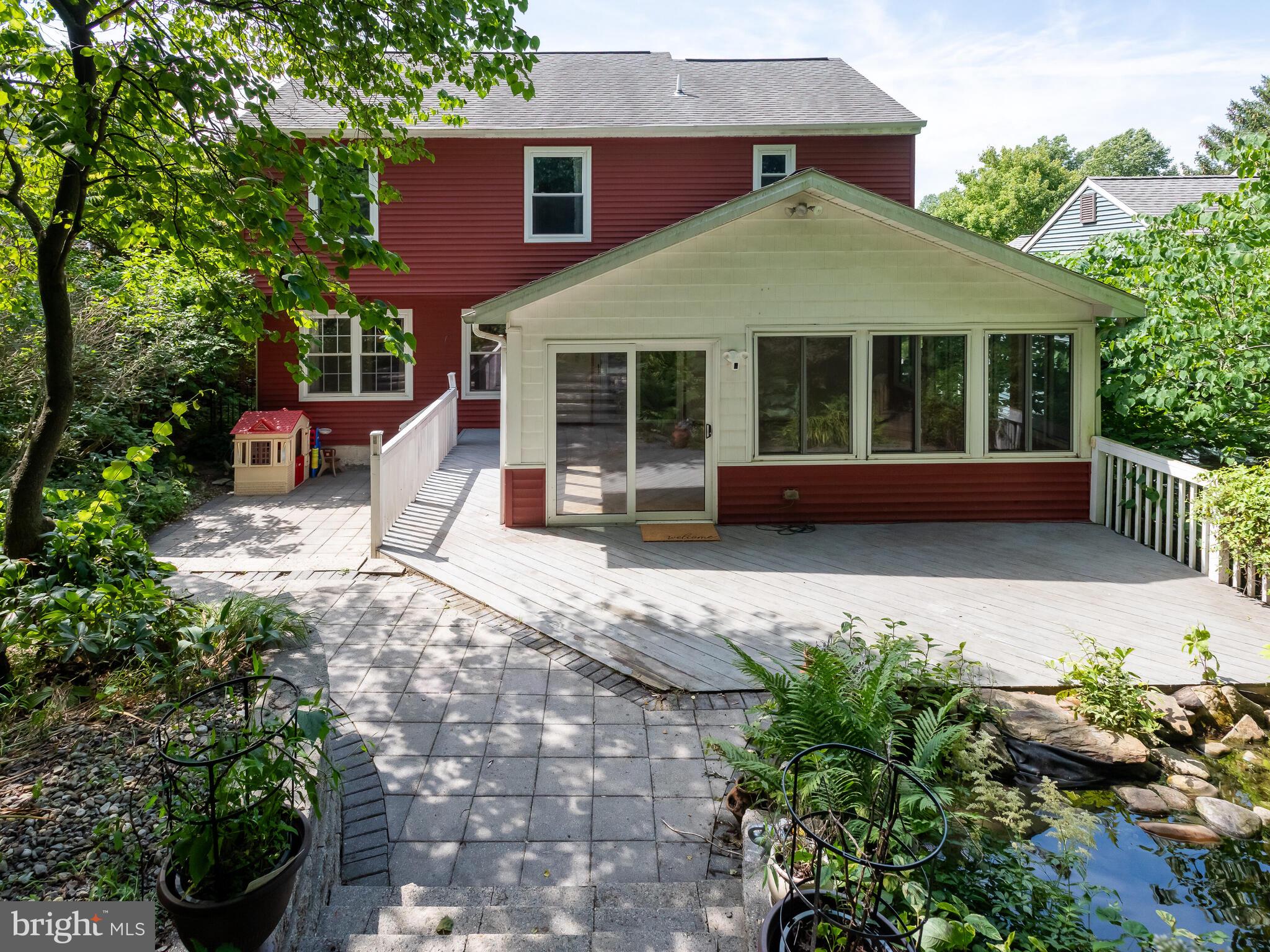 VICTORIA CROSSING - Residential