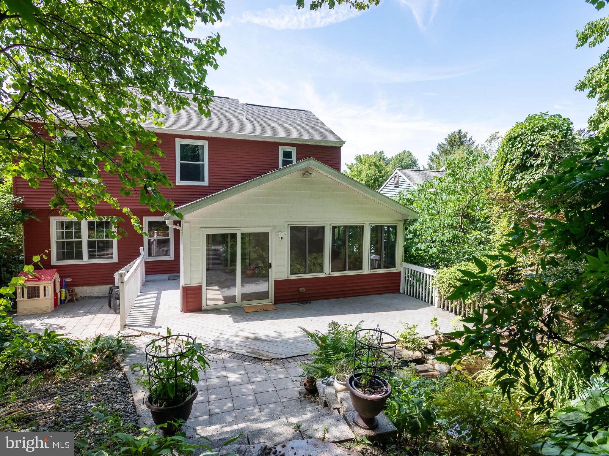 VICTORIA CROSSING - Residential