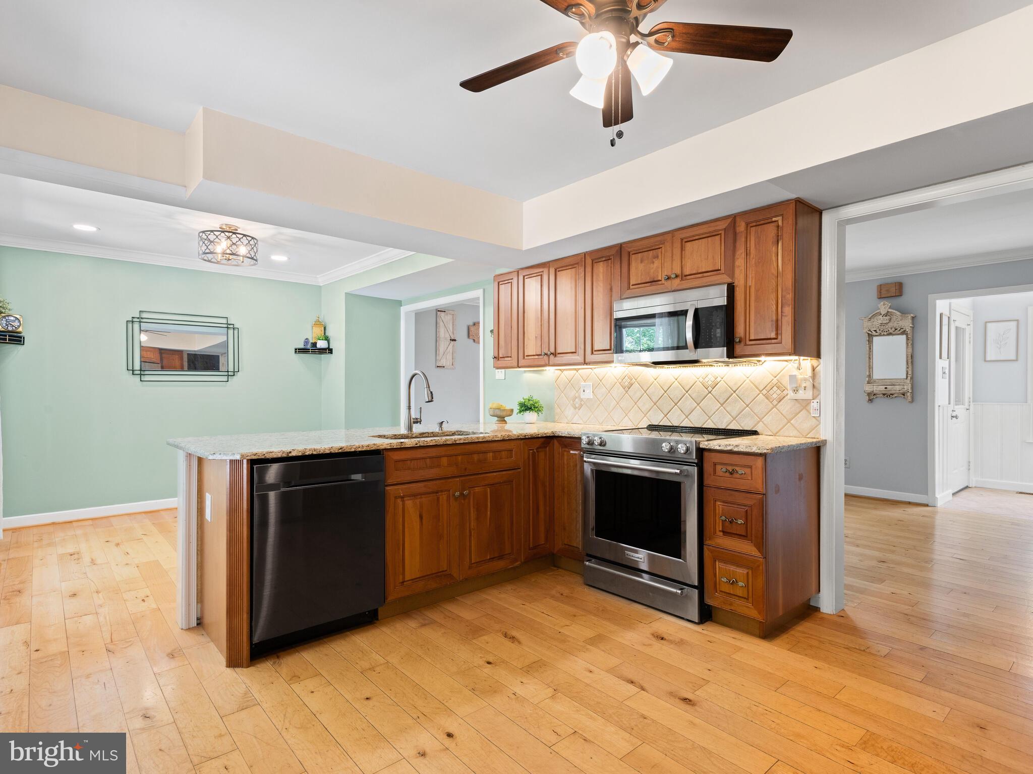 VICTORIA CROSSING - Residential