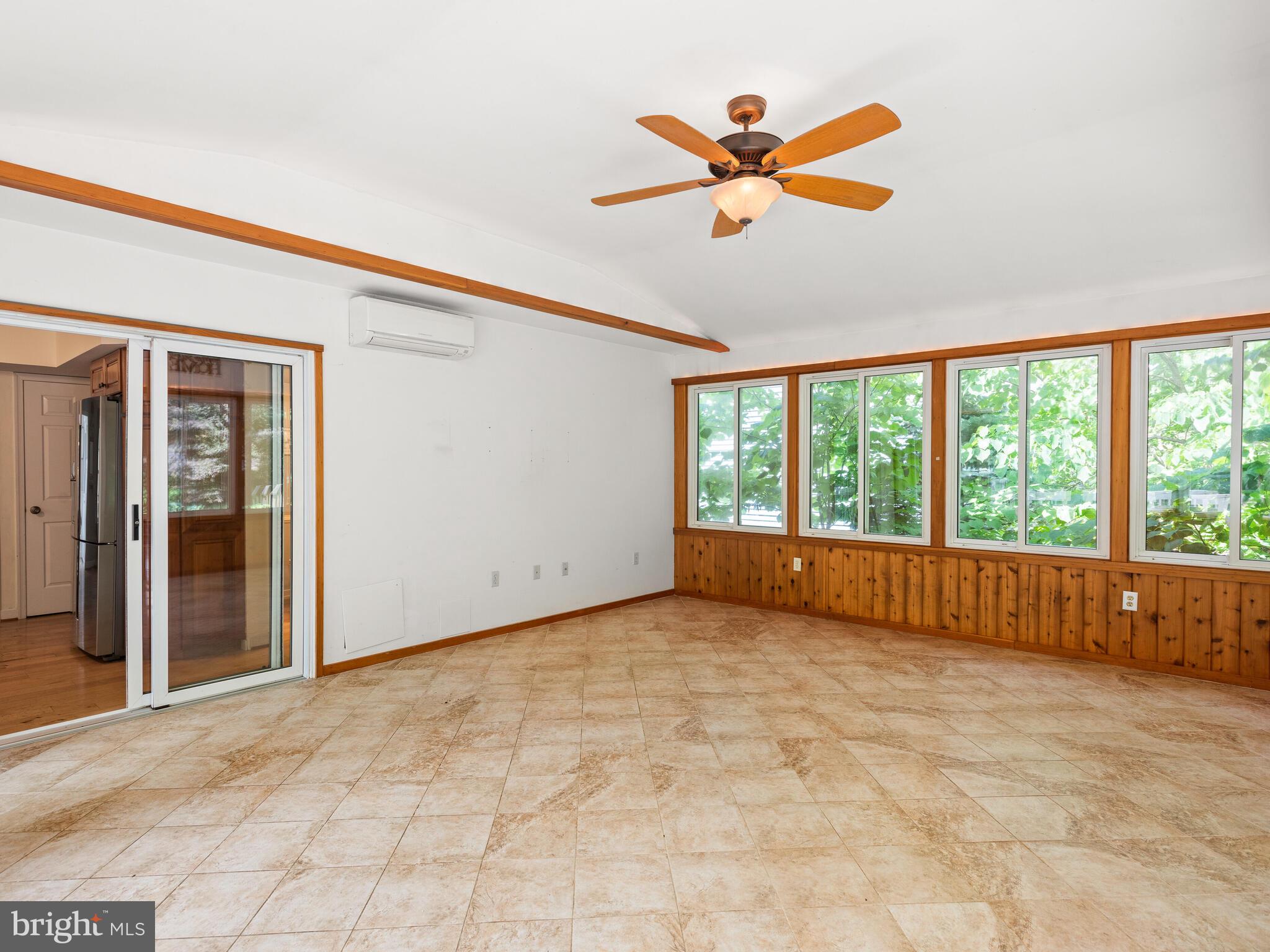 VICTORIA CROSSING - Residential