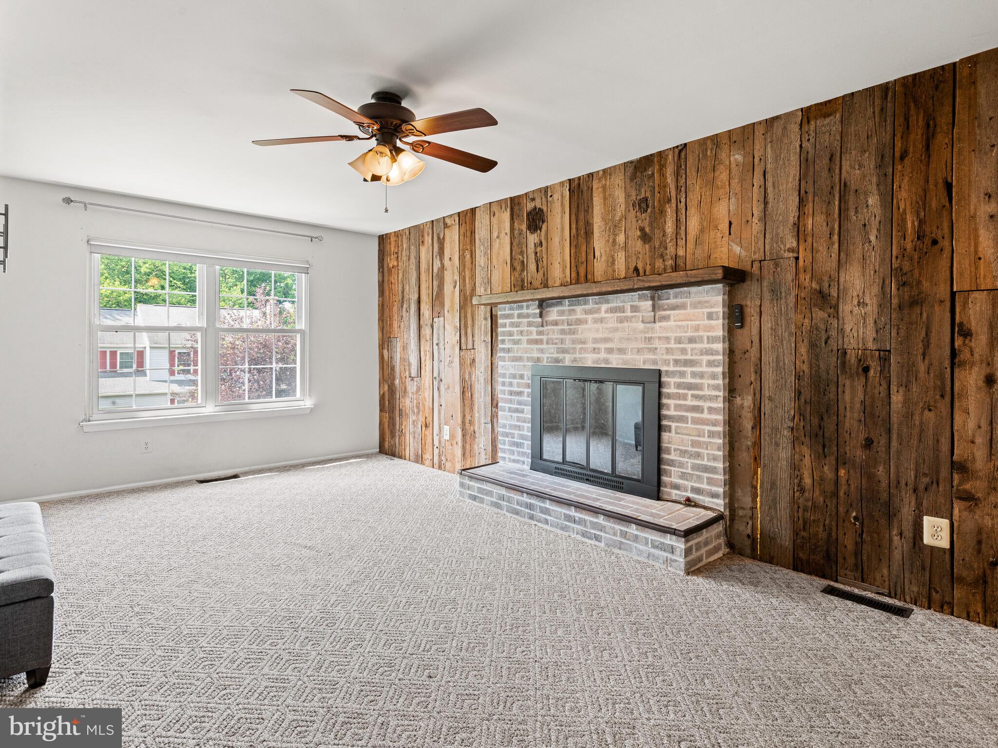 VICTORIA CROSSING - Residential