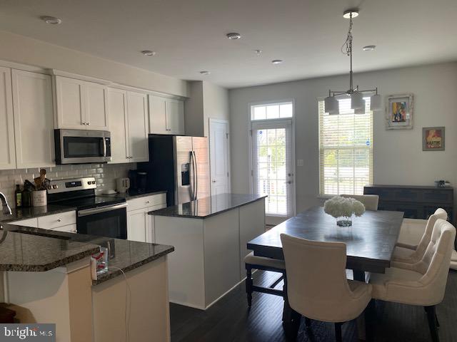 OLDHAM CROSSING - Residential Lease