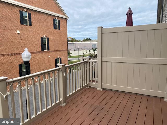 OLDHAM CROSSING - Residential Lease