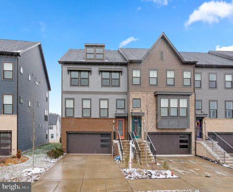 Townhouse For Rent - 7638 Quartzite Lane<br/> GLEN BURNIE, MD 21060