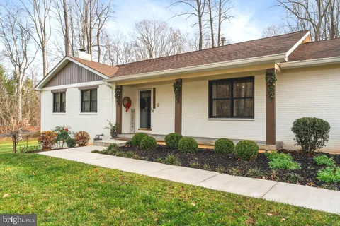 11049 Newood Drive, Manassas, VA MLS: VAPW2108396