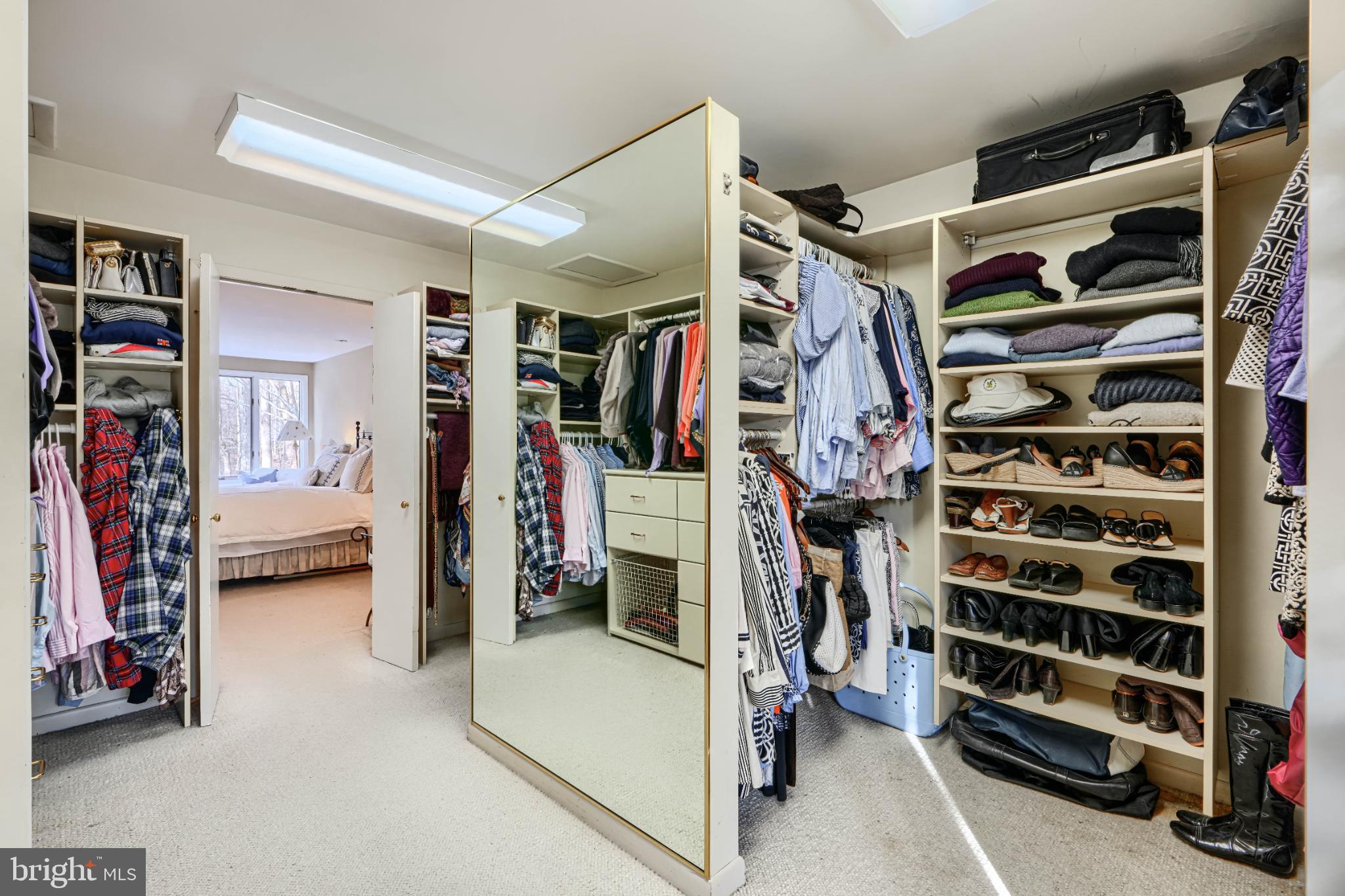 HOLLY KNOLL - Residential