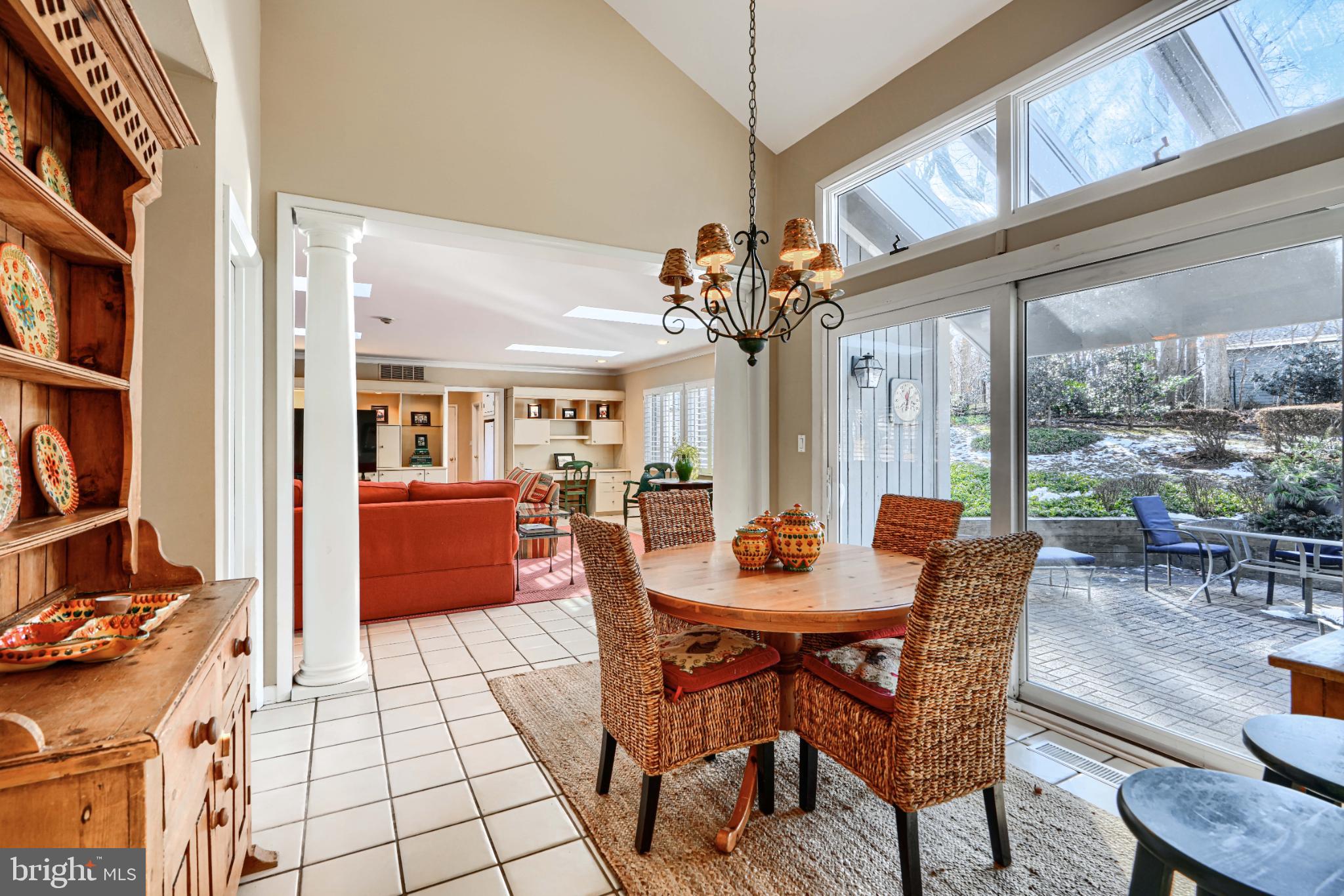 HOLLY KNOLL - Residential