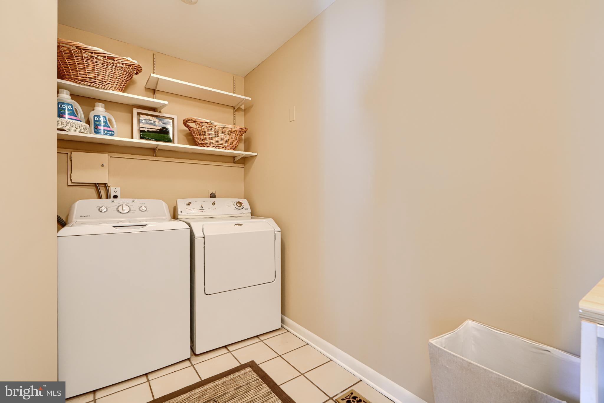 HOLLY KNOLL - Residential