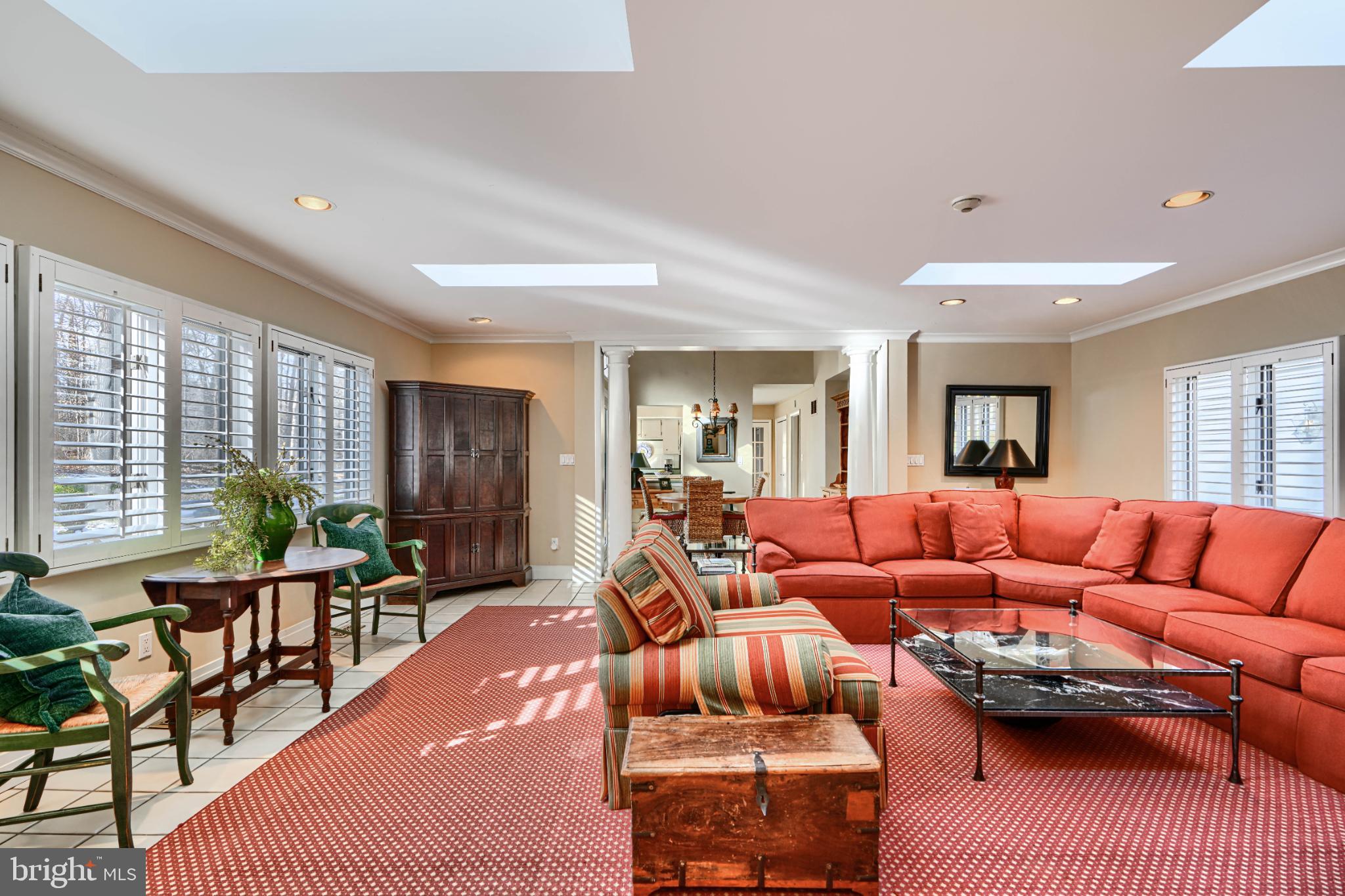 HOLLY KNOLL - Residential