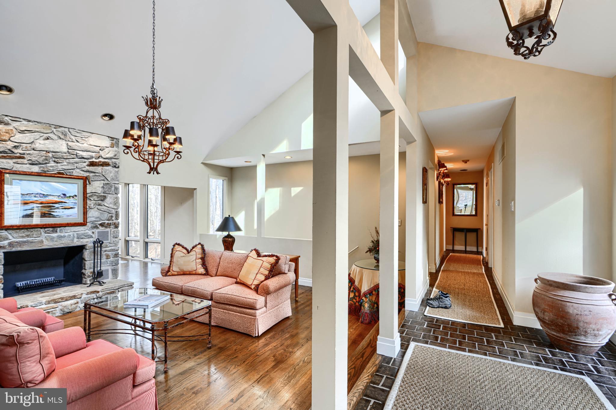 HOLLY KNOLL - Residential