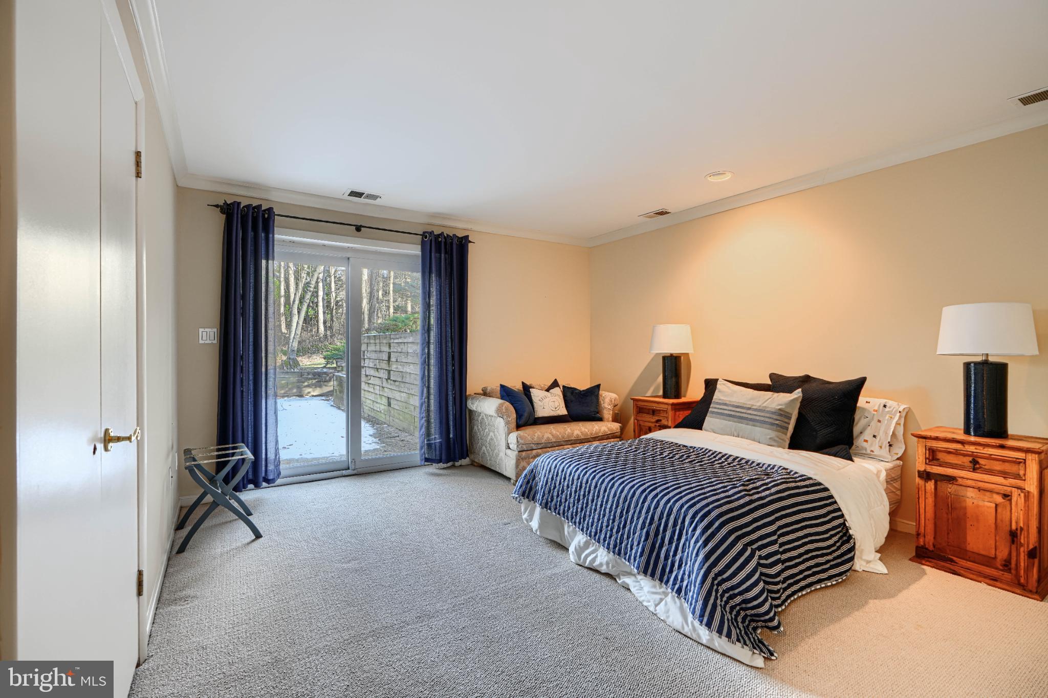 HOLLY KNOLL - Residential