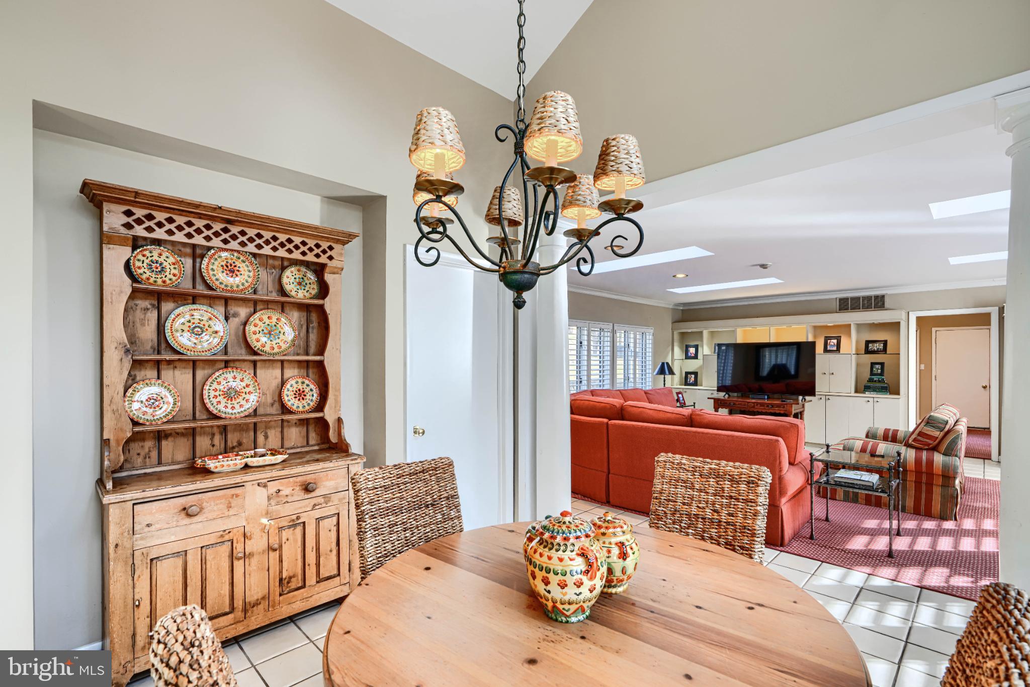 HOLLY KNOLL - Residential