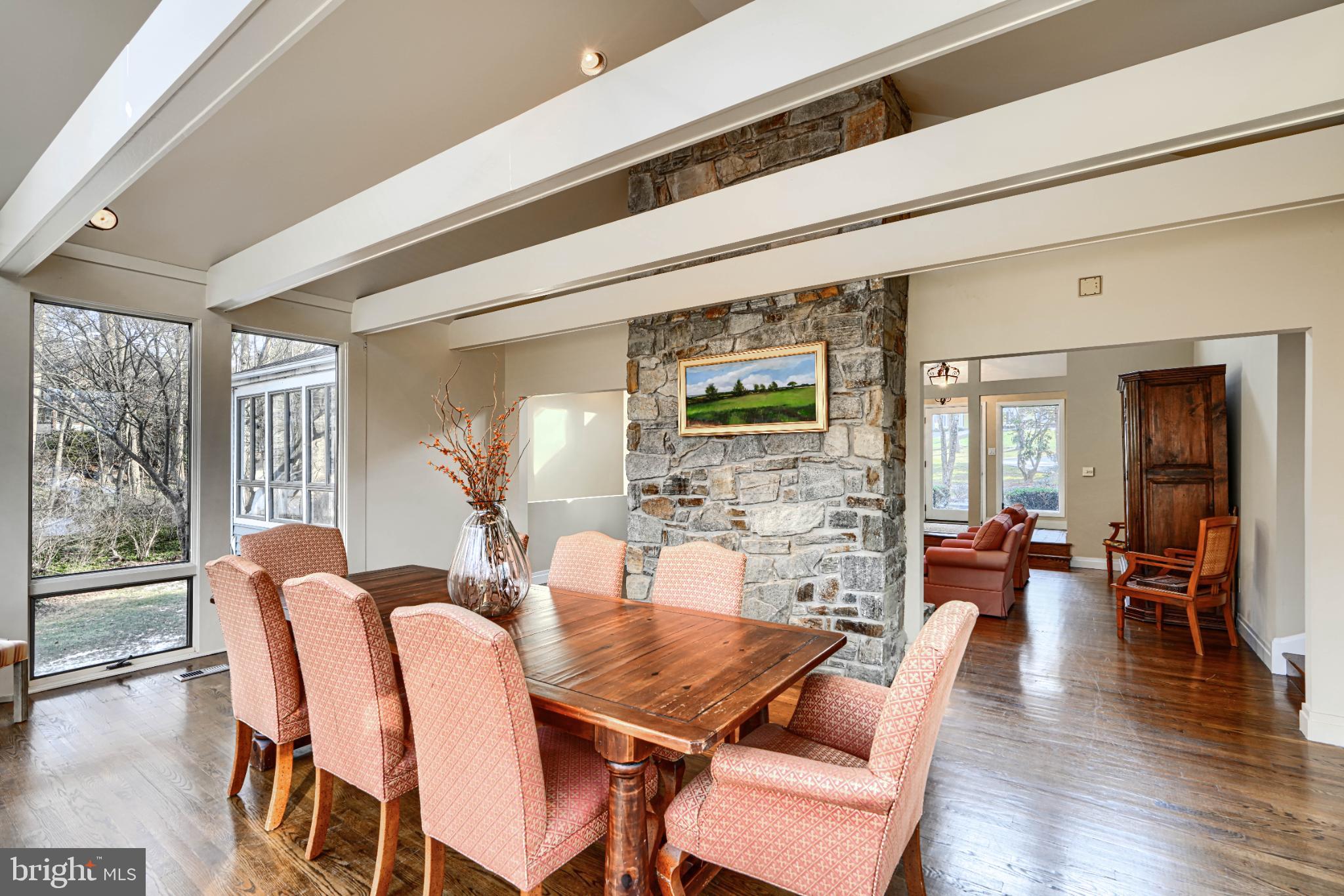 HOLLY KNOLL - Residential