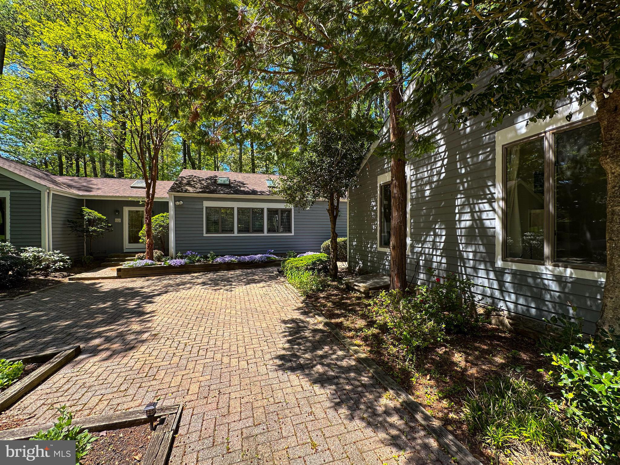 4004 HOLLY KNOLL DRIVE