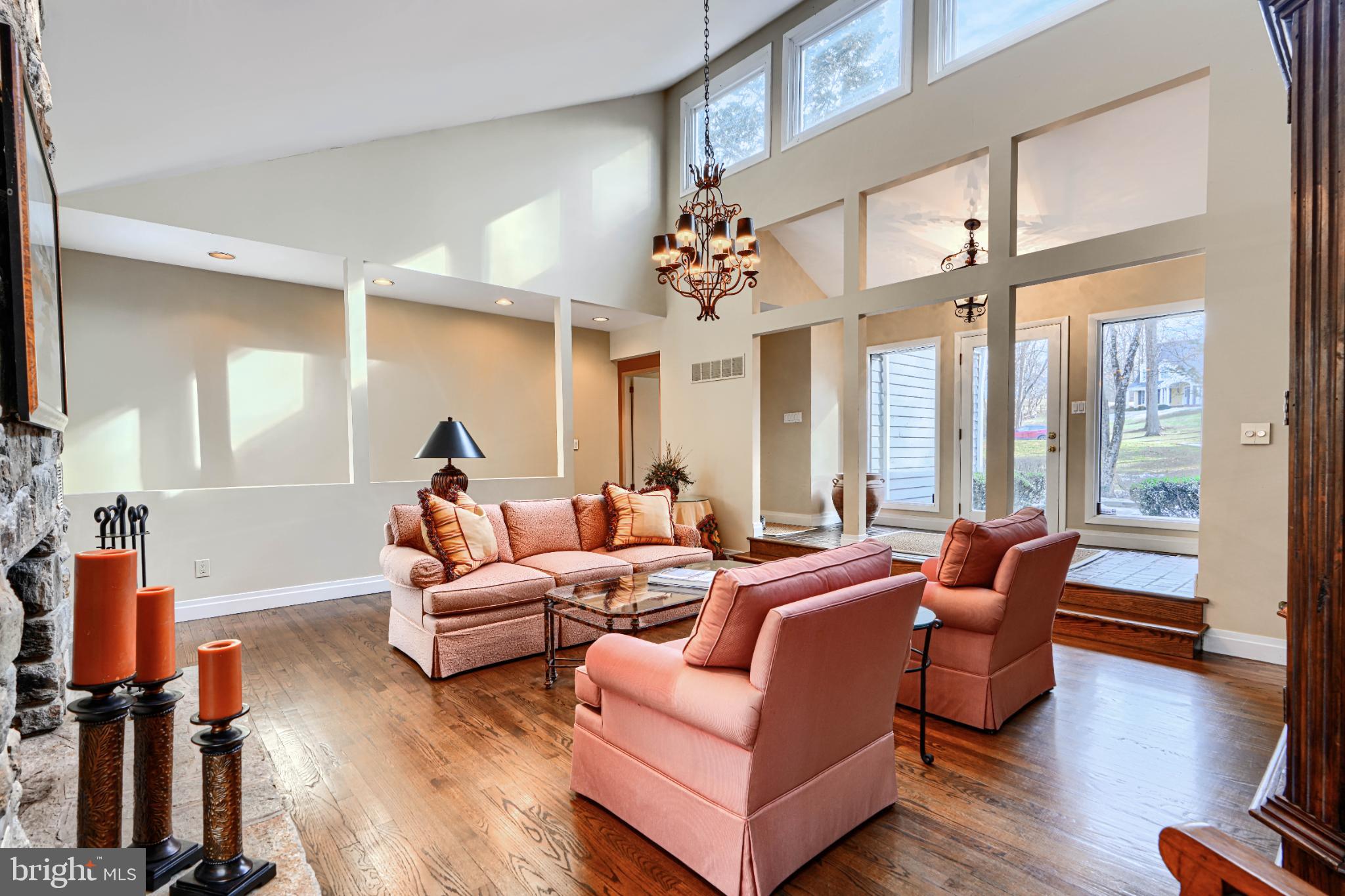 HOLLY KNOLL - Residential