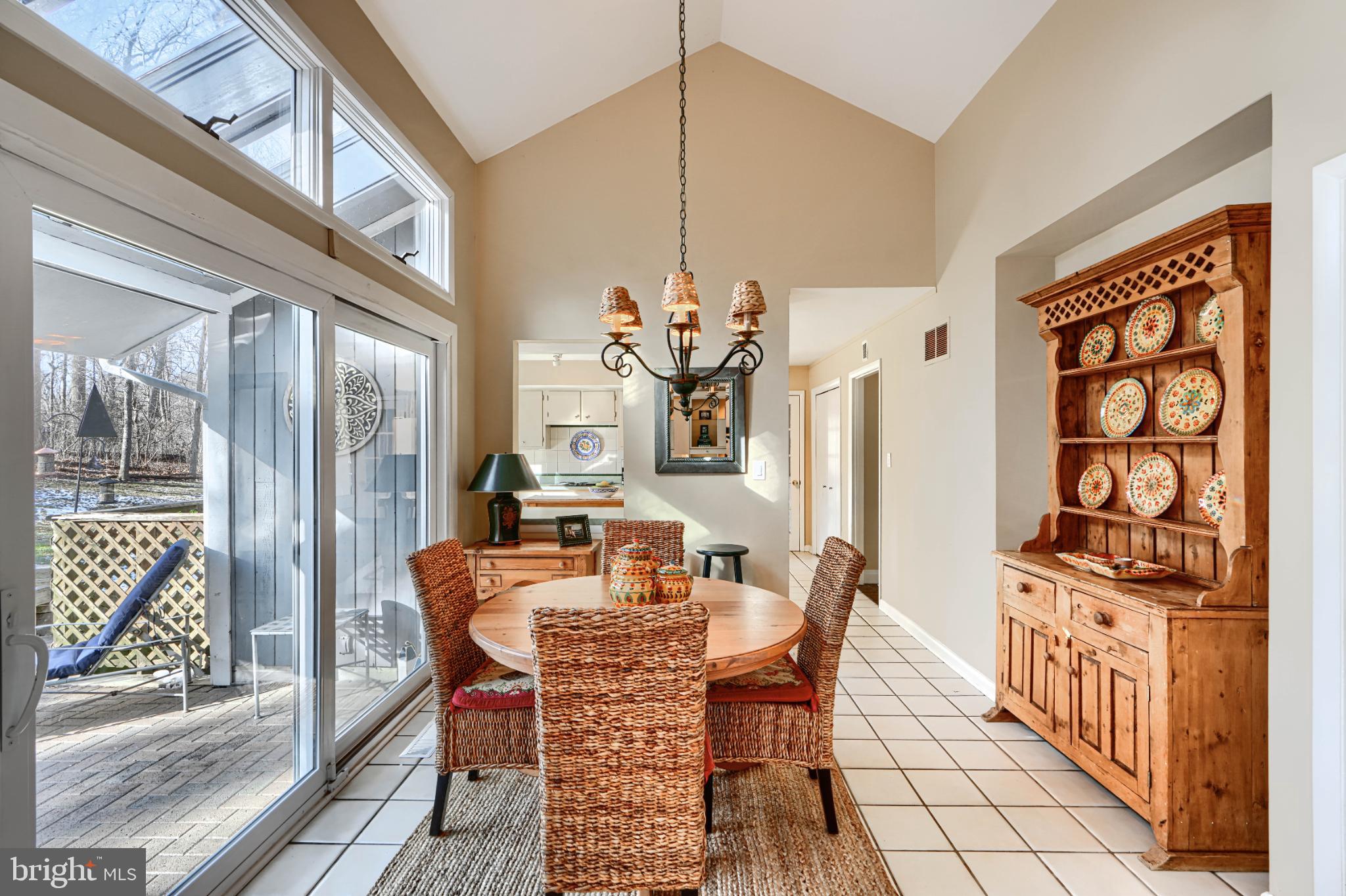 HOLLY KNOLL - Residential