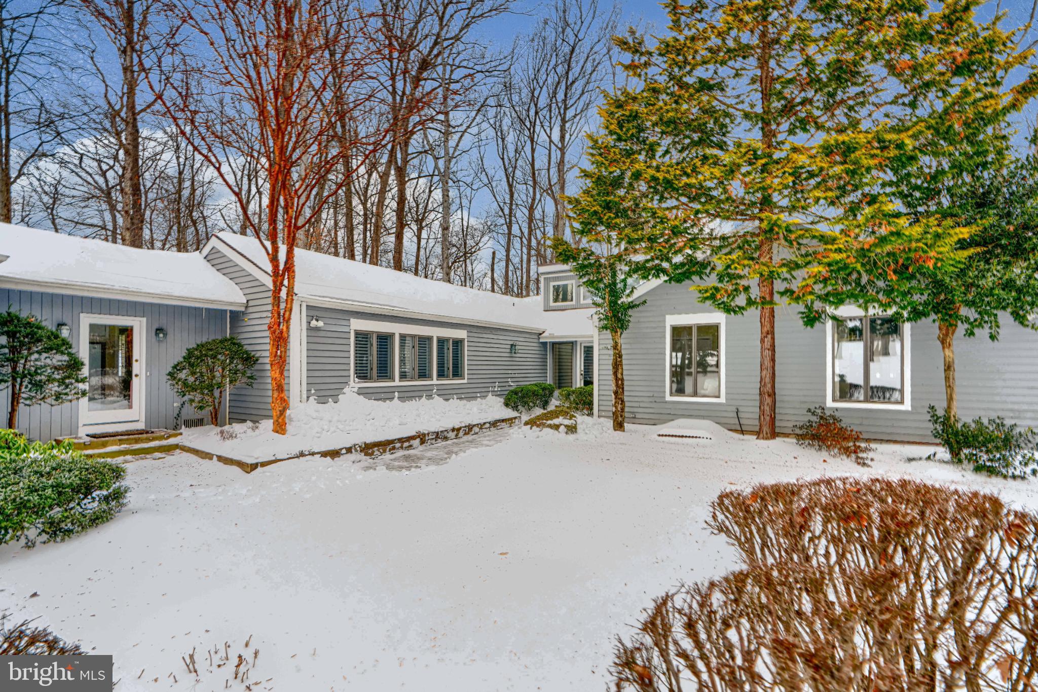 HOLLY KNOLL - Residential