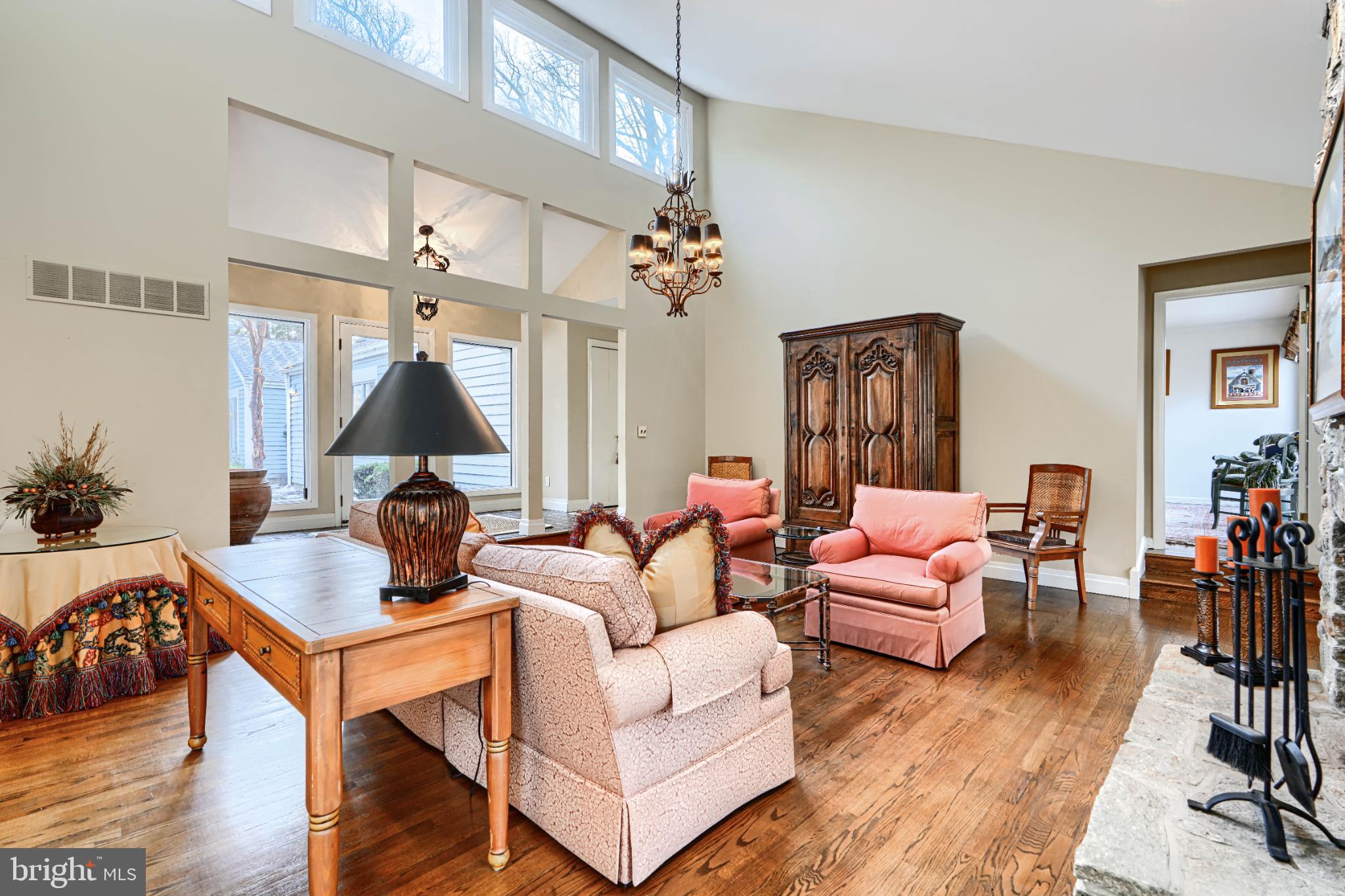 HOLLY KNOLL - Residential