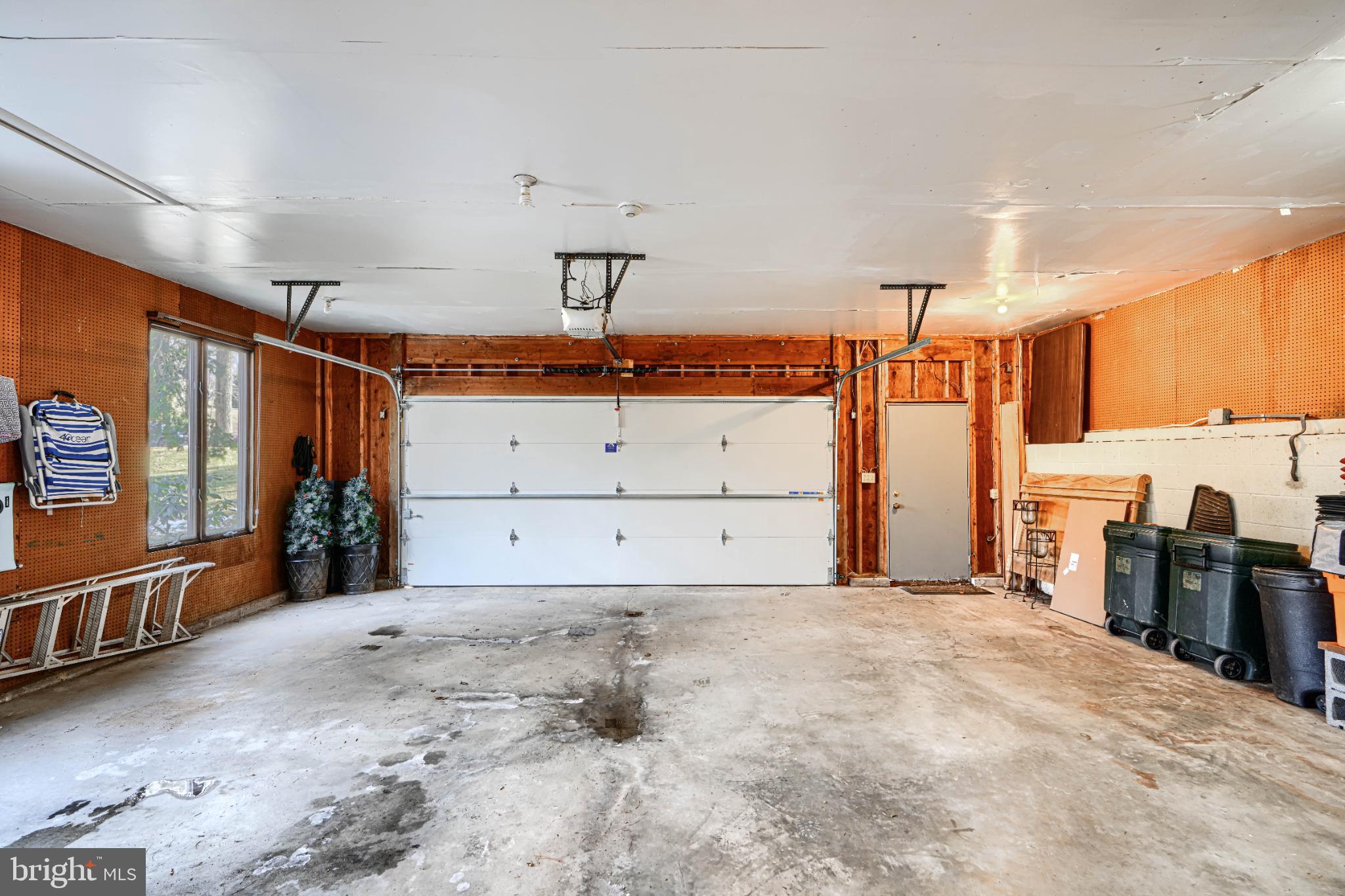 HOLLY KNOLL - Residential