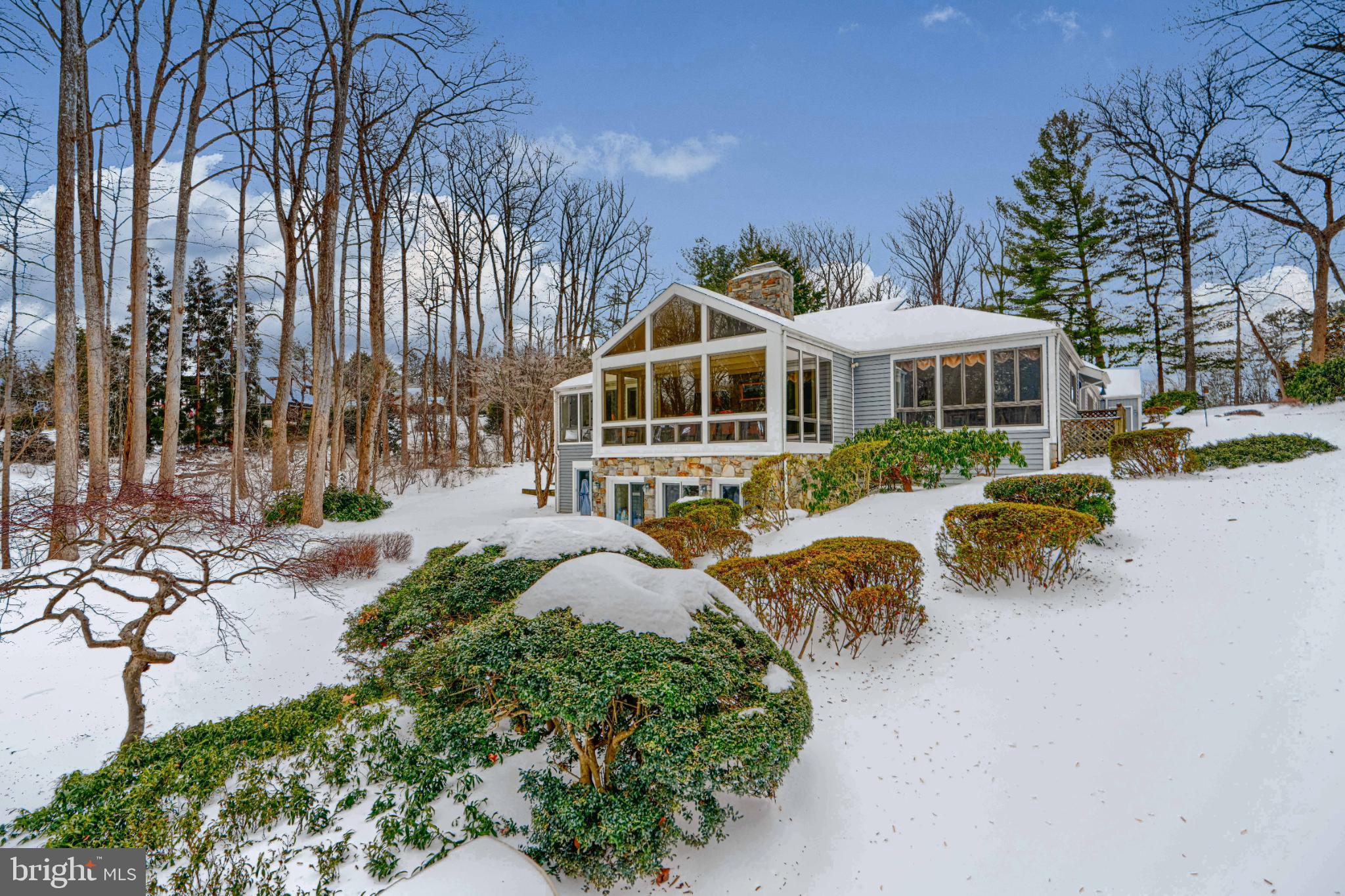 HOLLY KNOLL - Residential