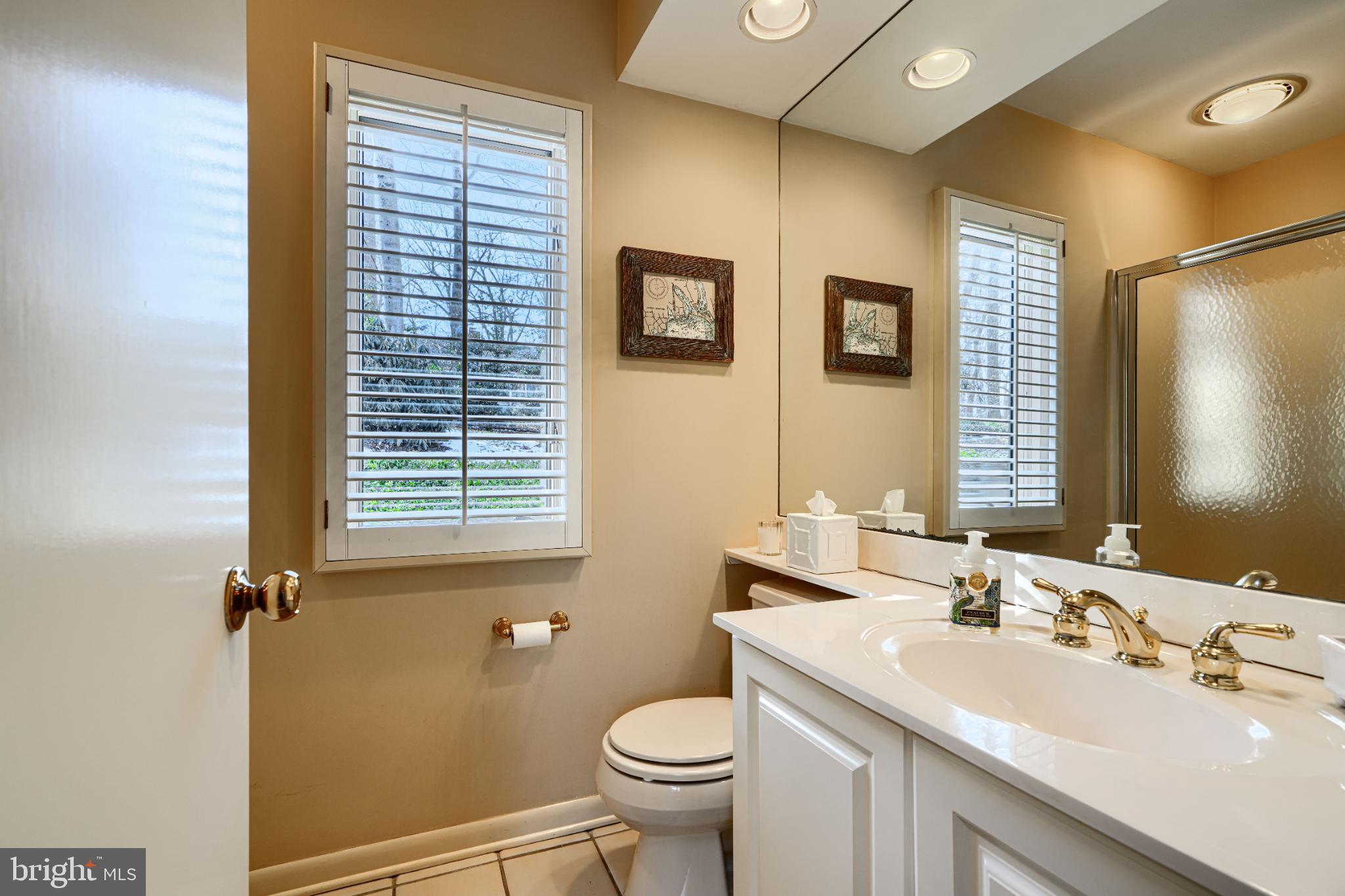 HOLLY KNOLL - Residential