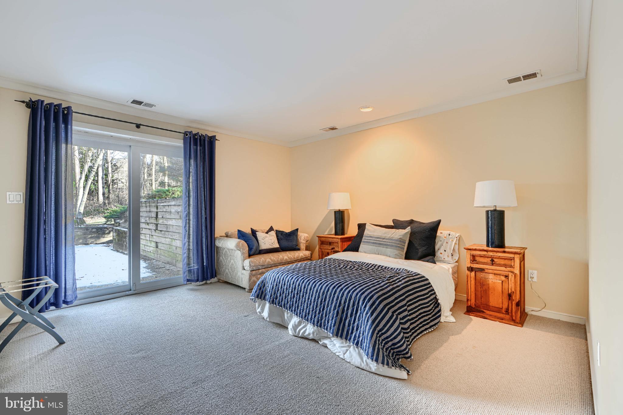 HOLLY KNOLL - Residential