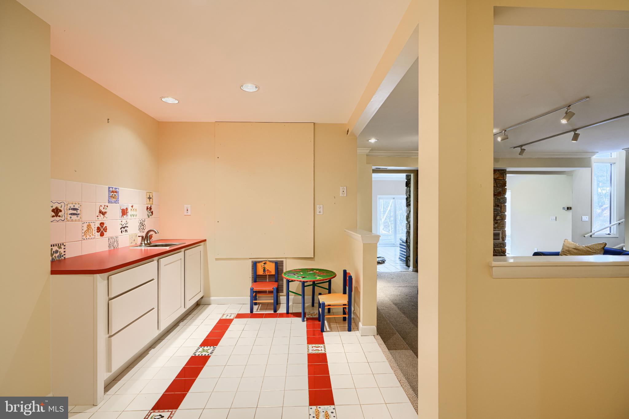 HOLLY KNOLL - Residential