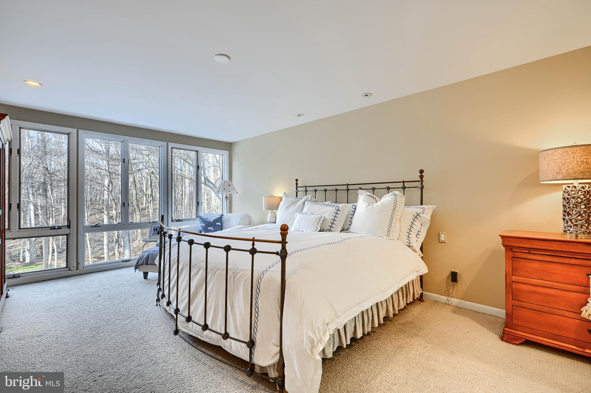 HOLLY KNOLL - Residential