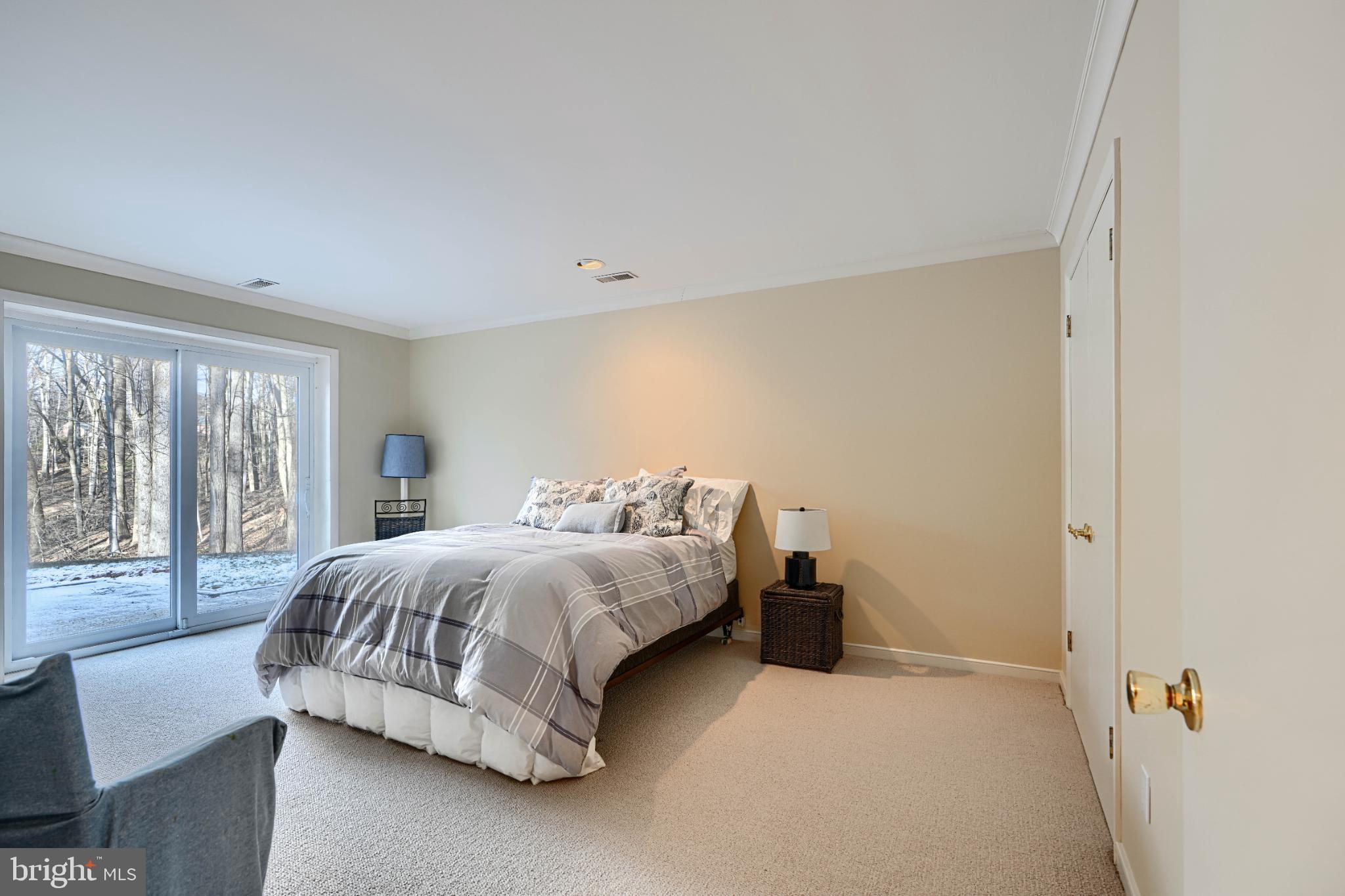 HOLLY KNOLL - Residential