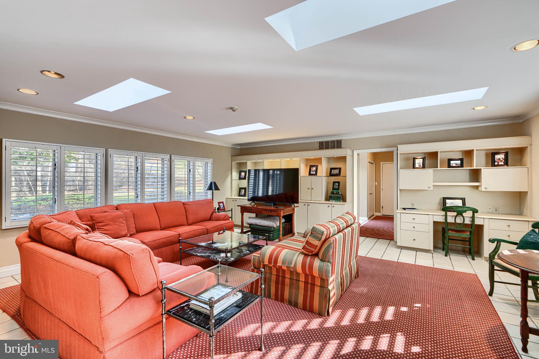 HOLLY KNOLL - Residential