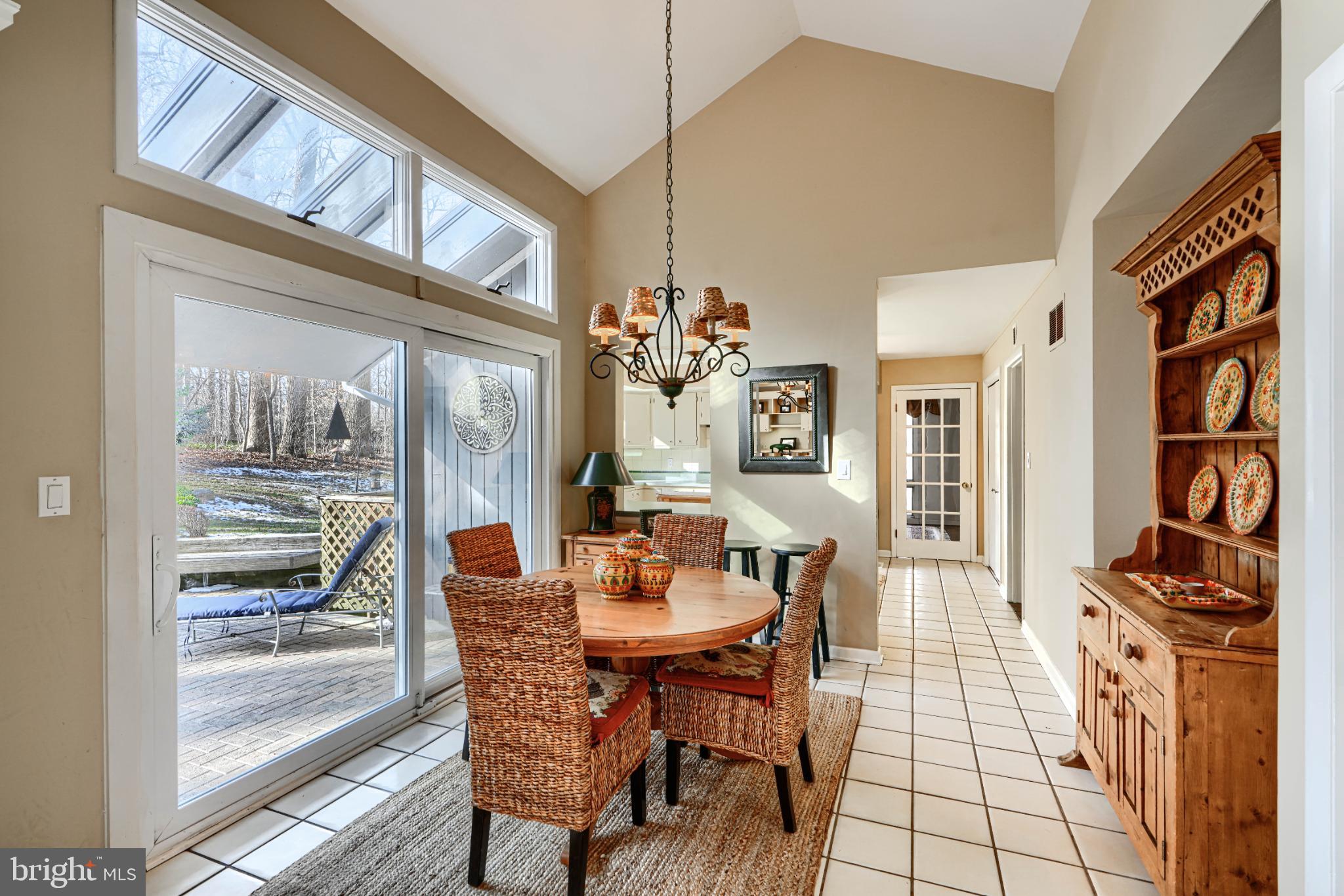 HOLLY KNOLL - Residential