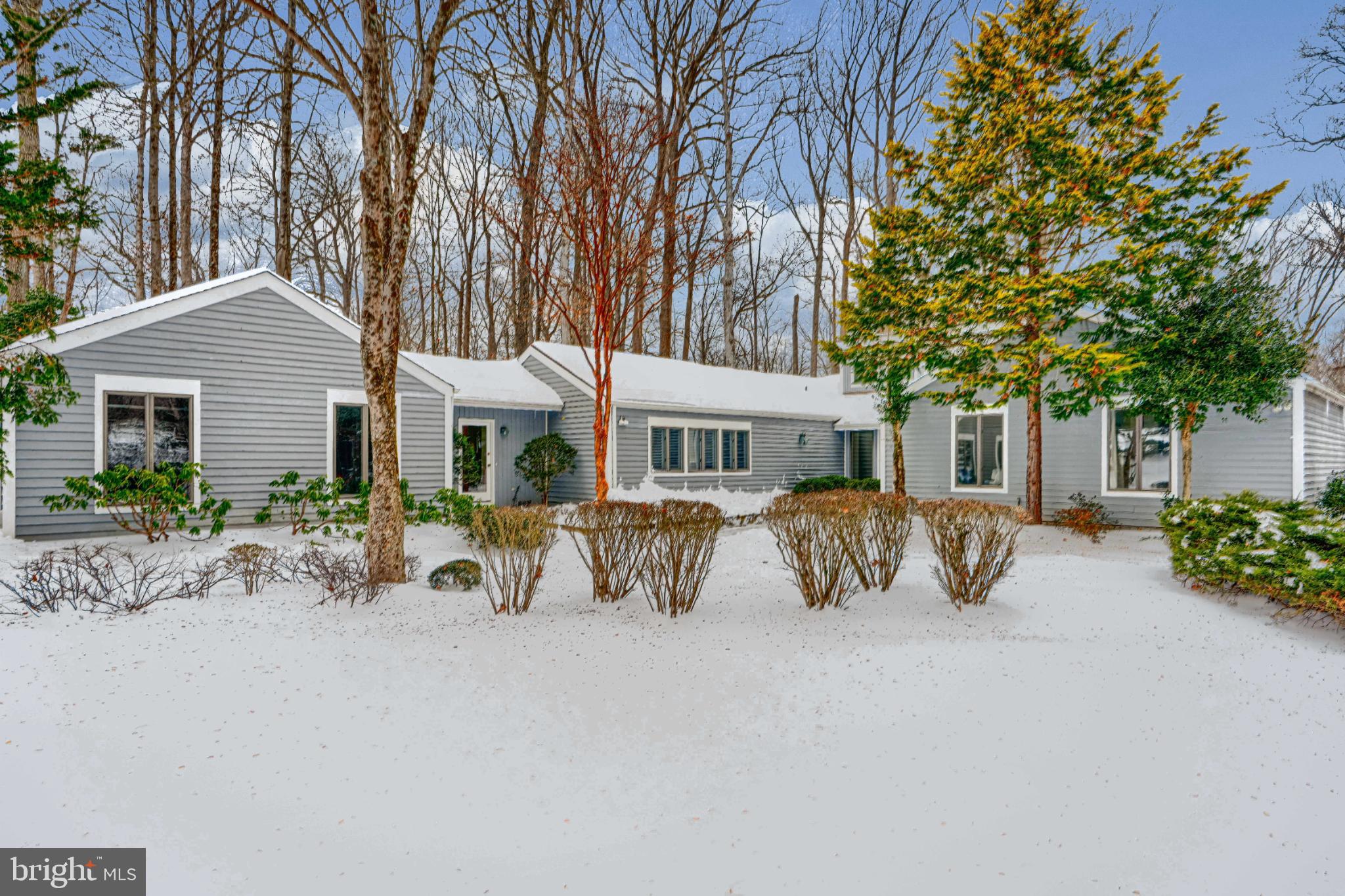 HOLLY KNOLL - Residential