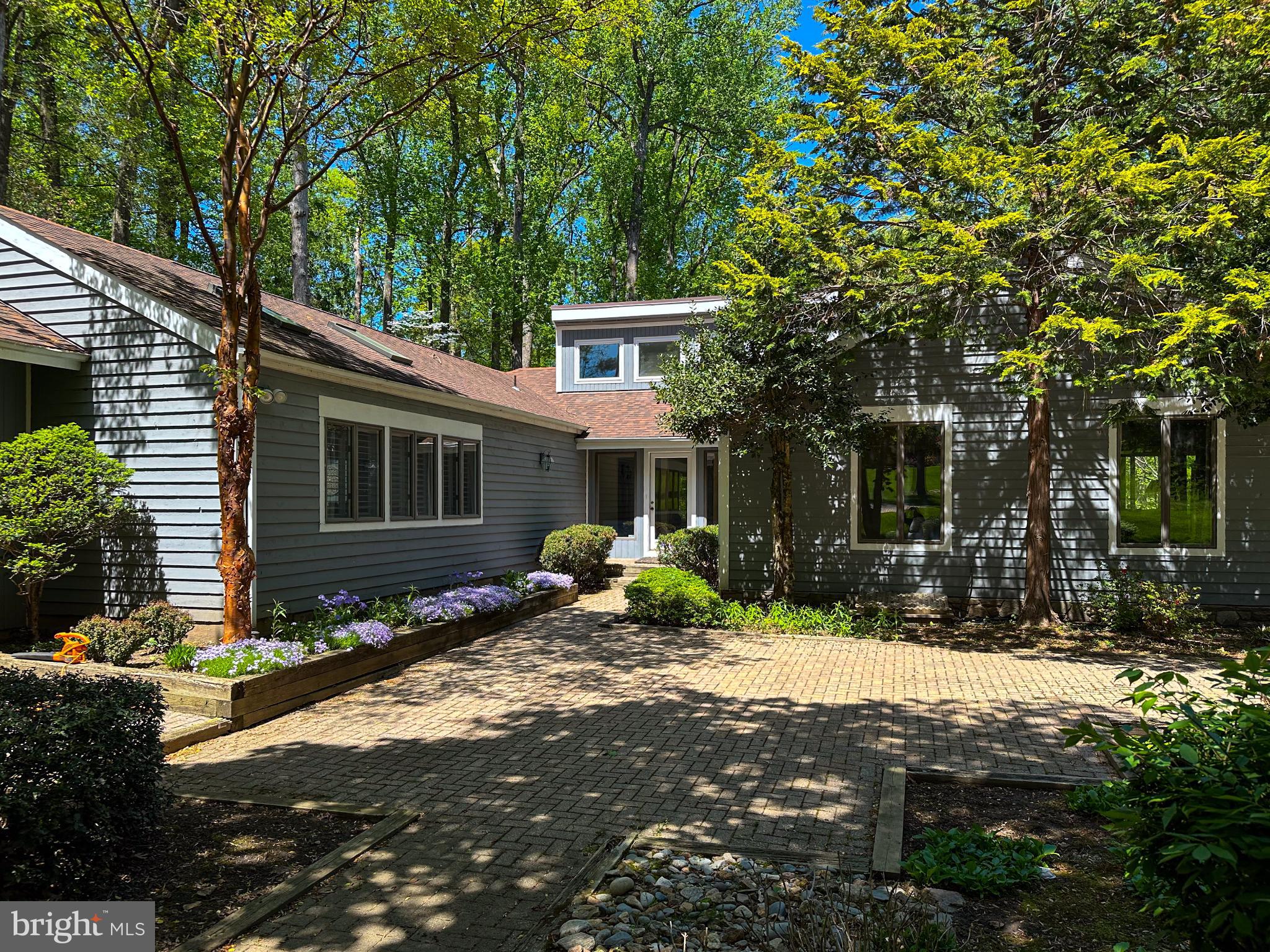 4004 HOLLY KNOLL DRIVE