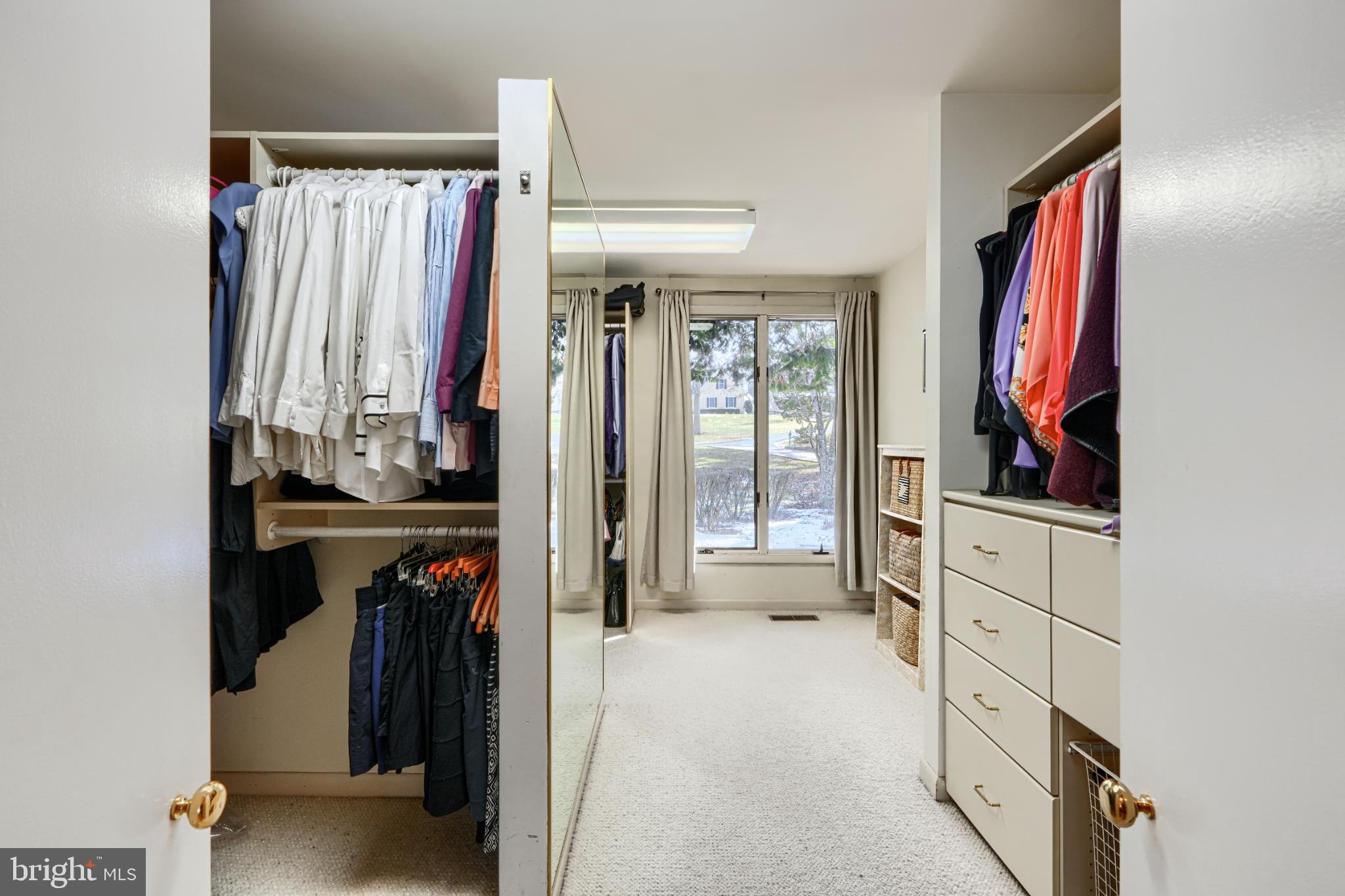 HOLLY KNOLL - Residential