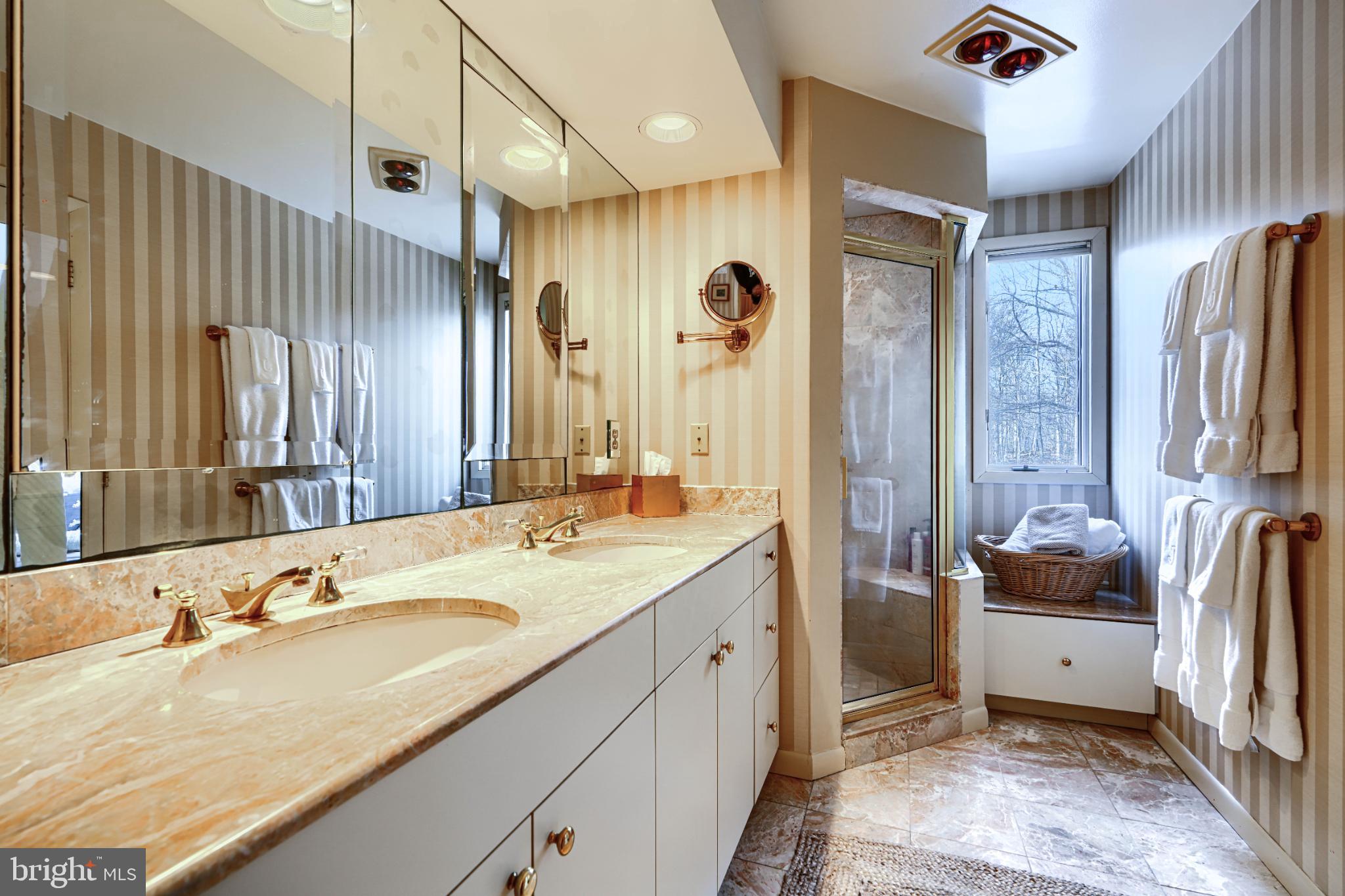 HOLLY KNOLL - Residential