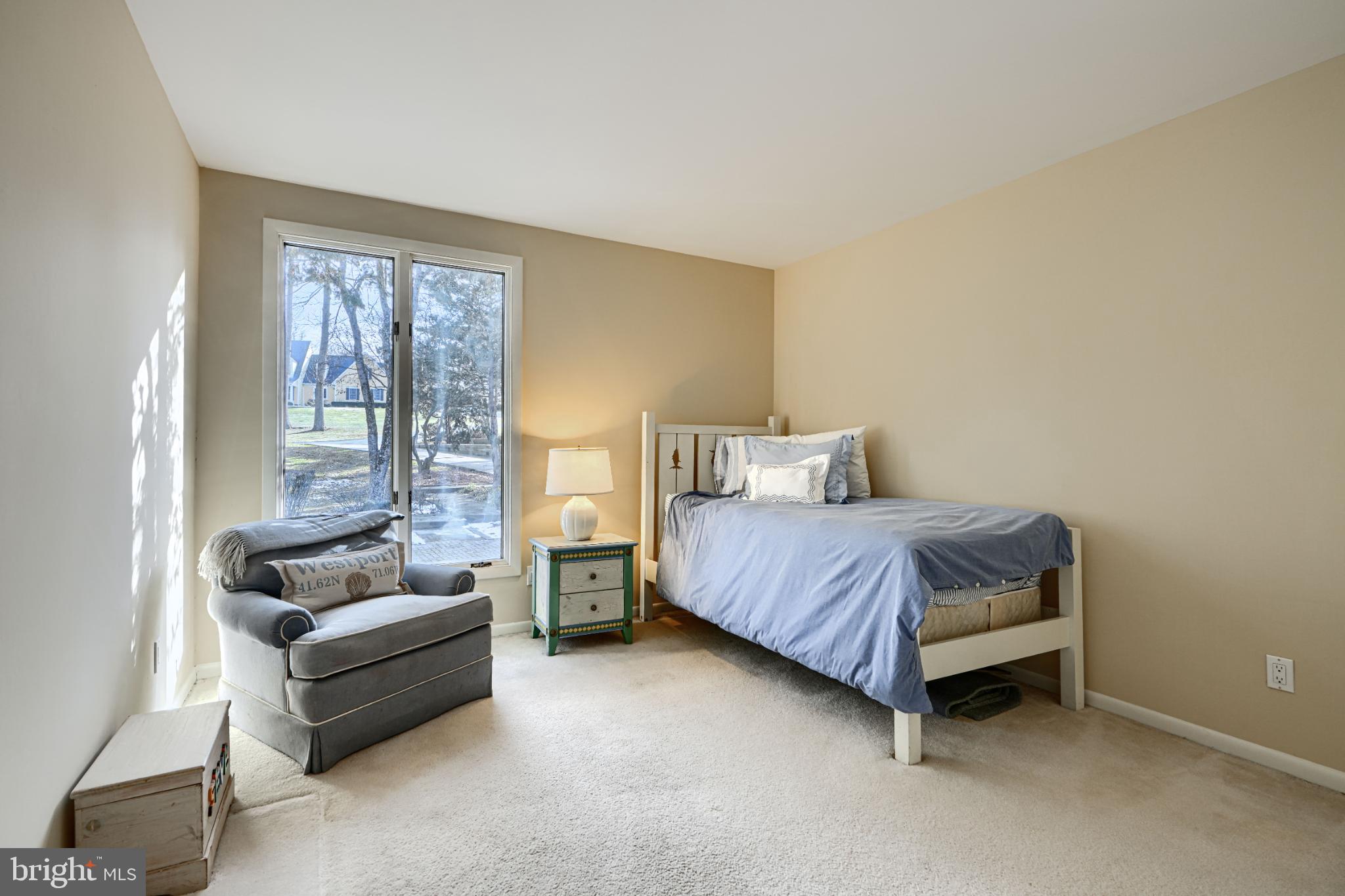 HOLLY KNOLL - Residential