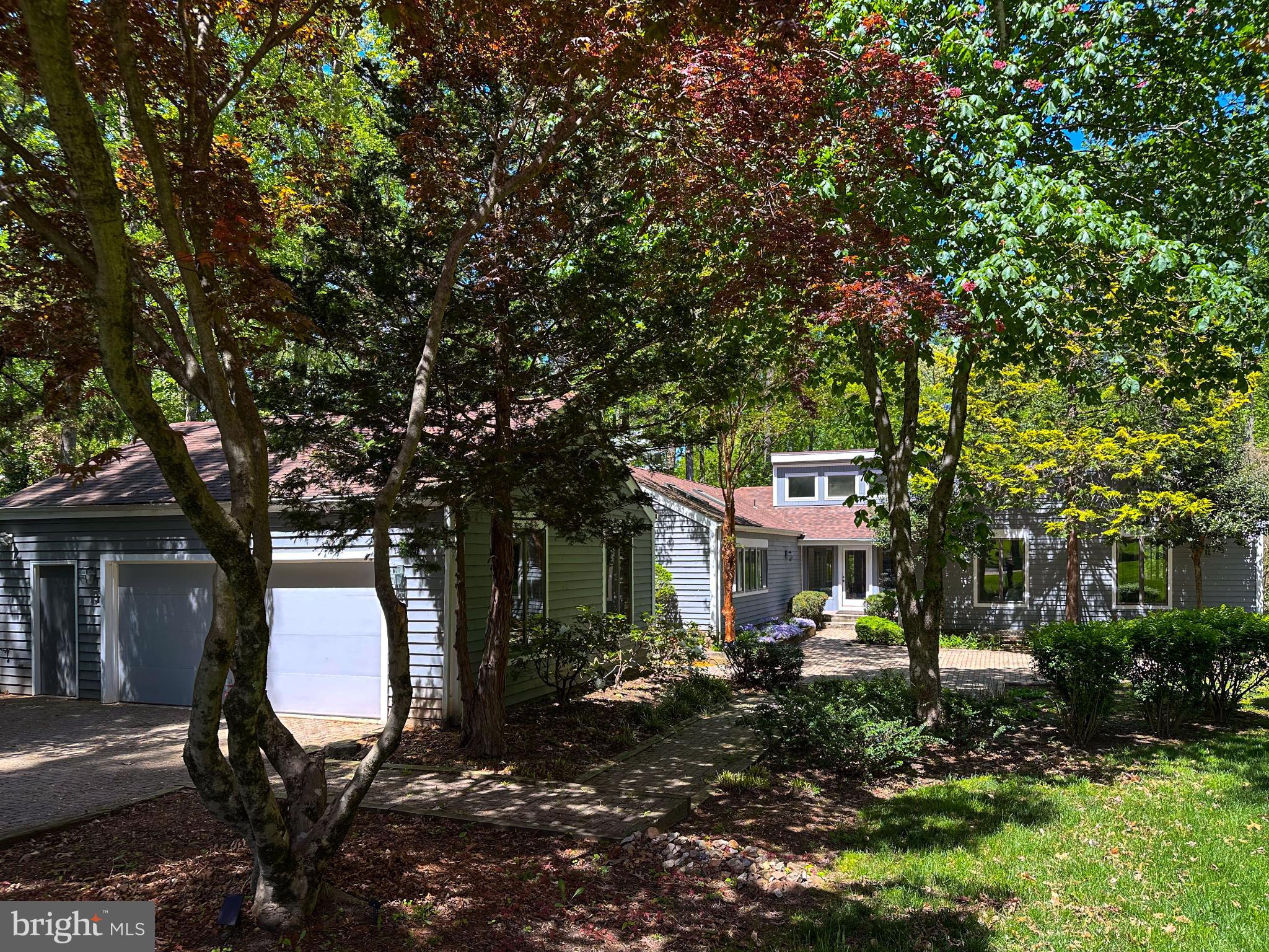 4004 HOLLY KNOLL DRIVE