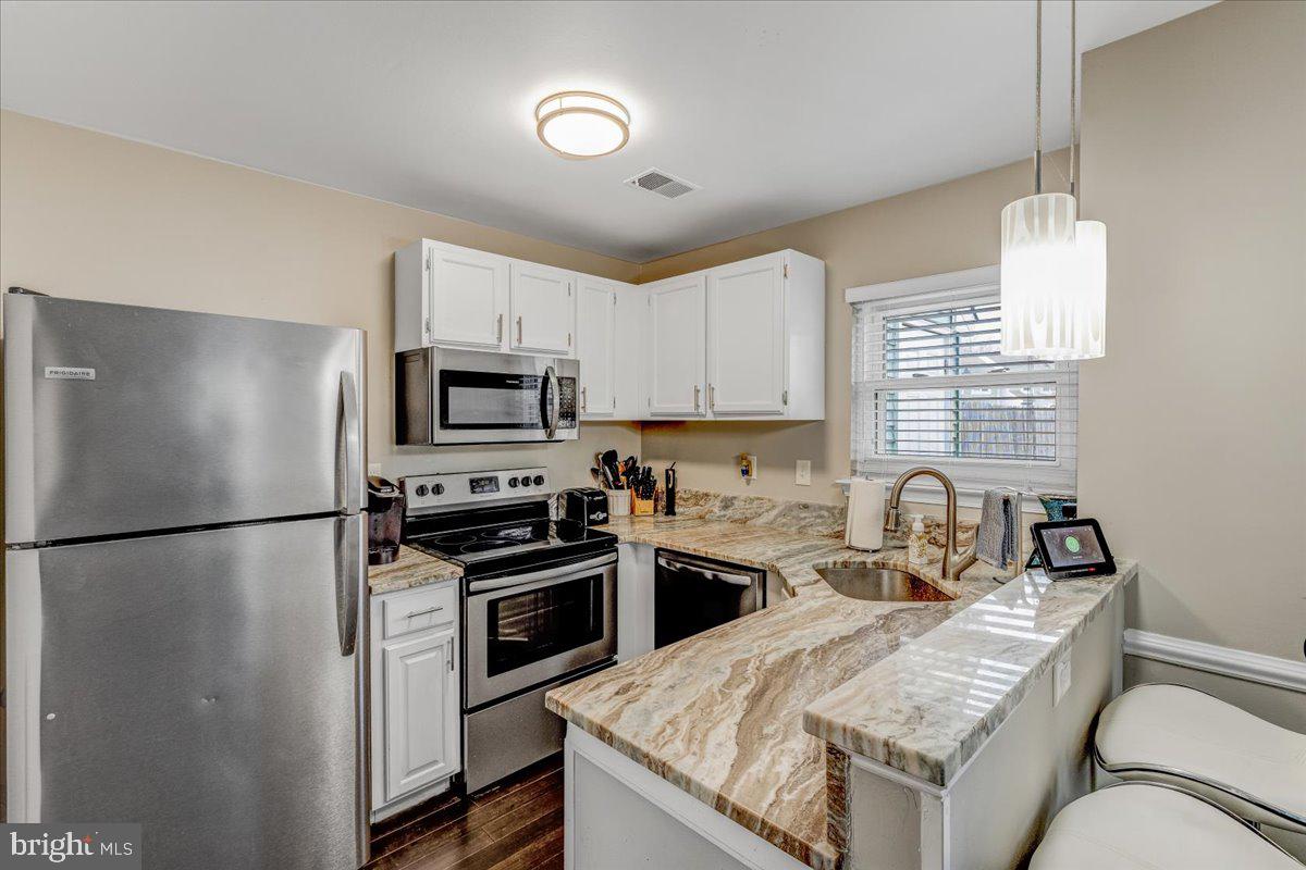 LANCASTER - Residential Lease