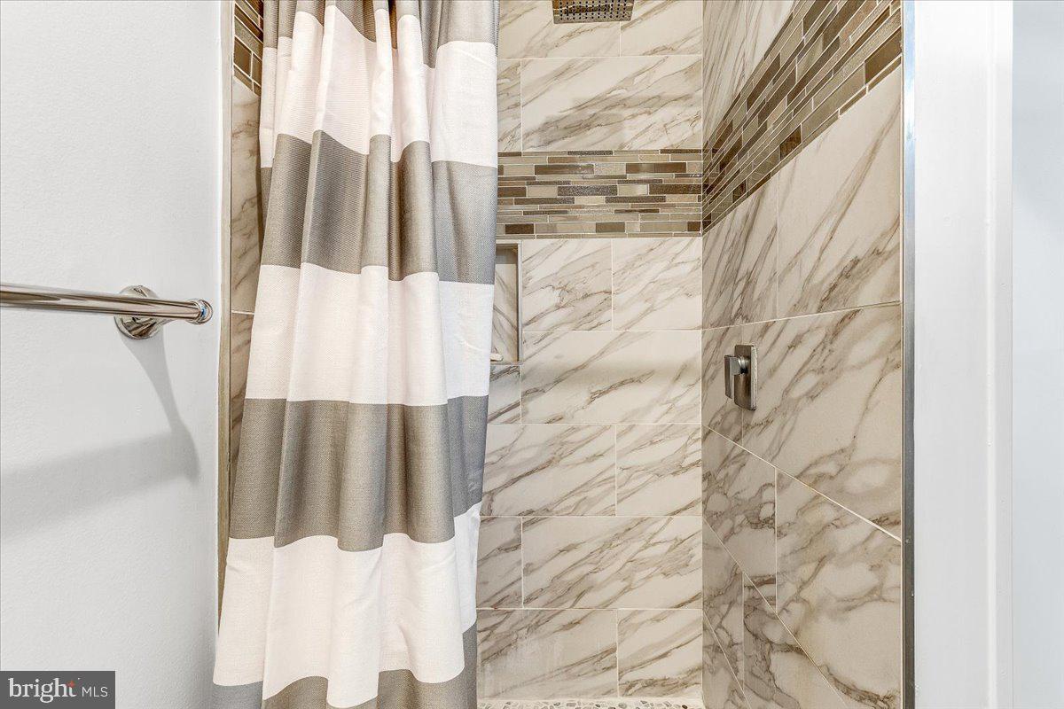 LANCASTER - Residential Lease