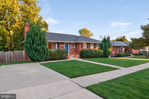 2305 PEGGY LN, SILVER SPRING, MD 20910 - Image 05a36251ea98fa34d700cdd94f3b9ae6/256921903