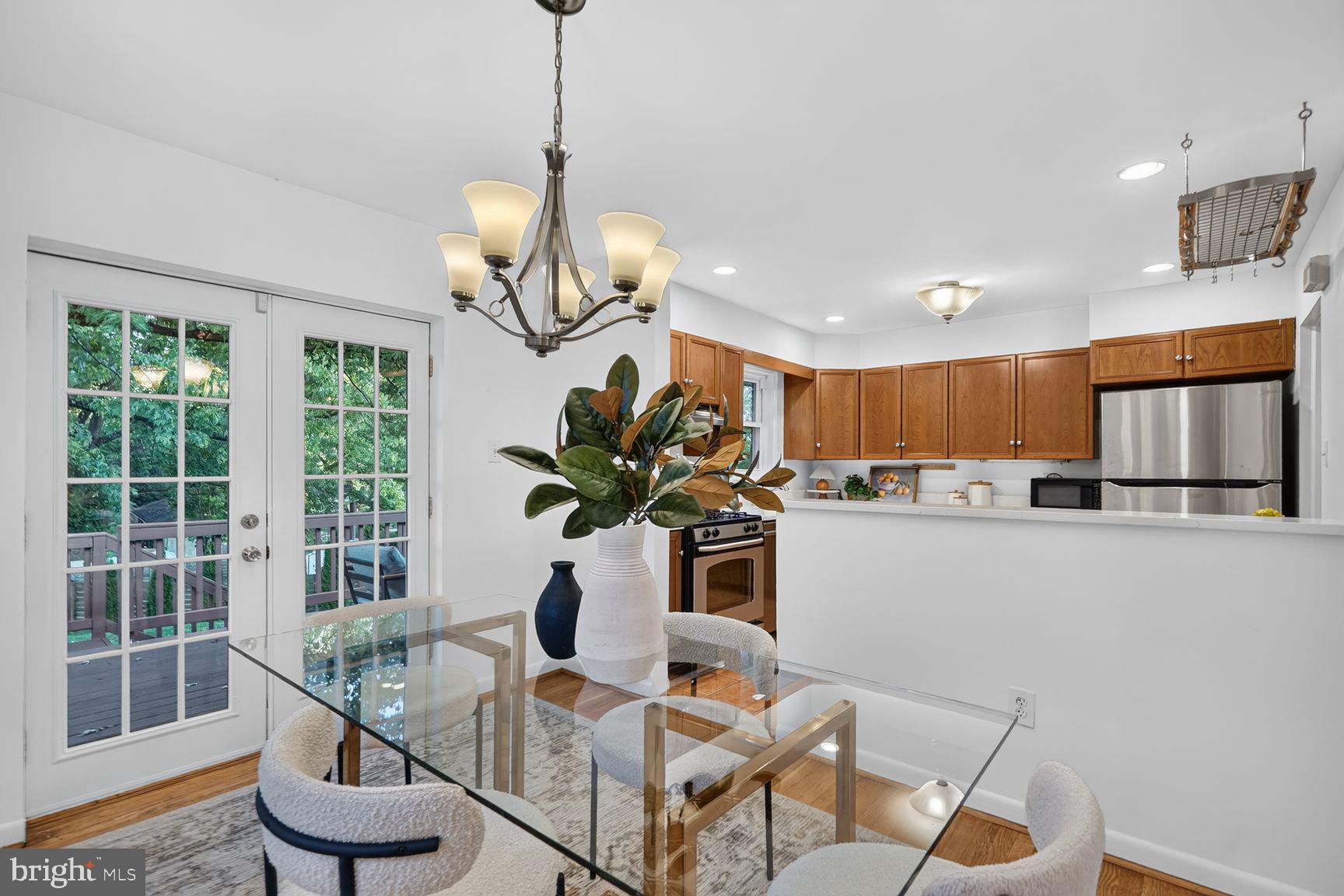 2305 PEGGY LANE