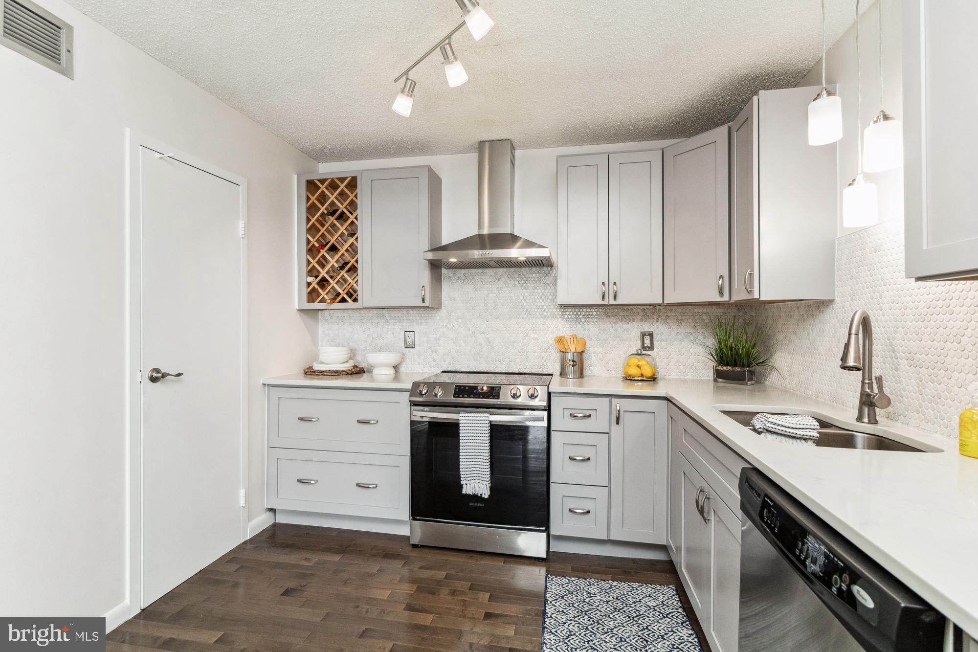 RIDGELY TOWSON CENTER - Residential